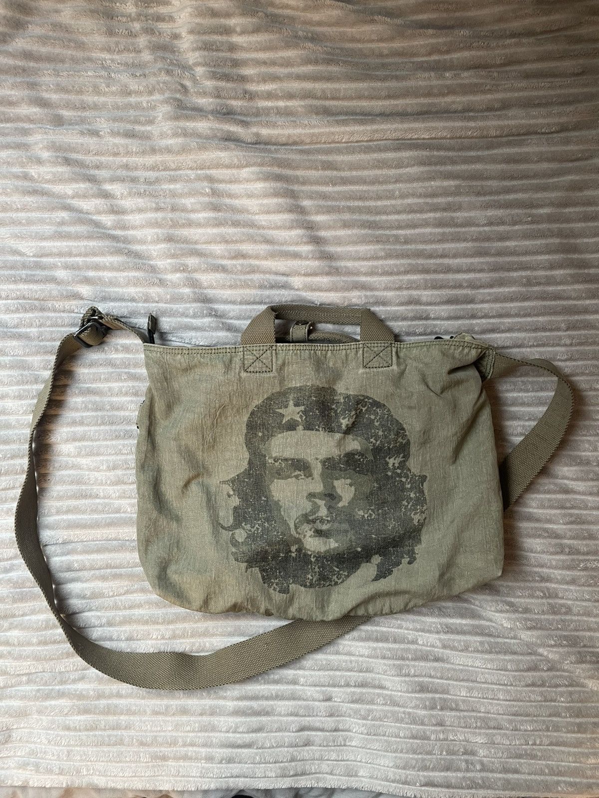 Japanese Brand × Vintage kipling rare vintage Che guevara crossbody shoulder bag Size ONE SIZE - 1 Thumbnail