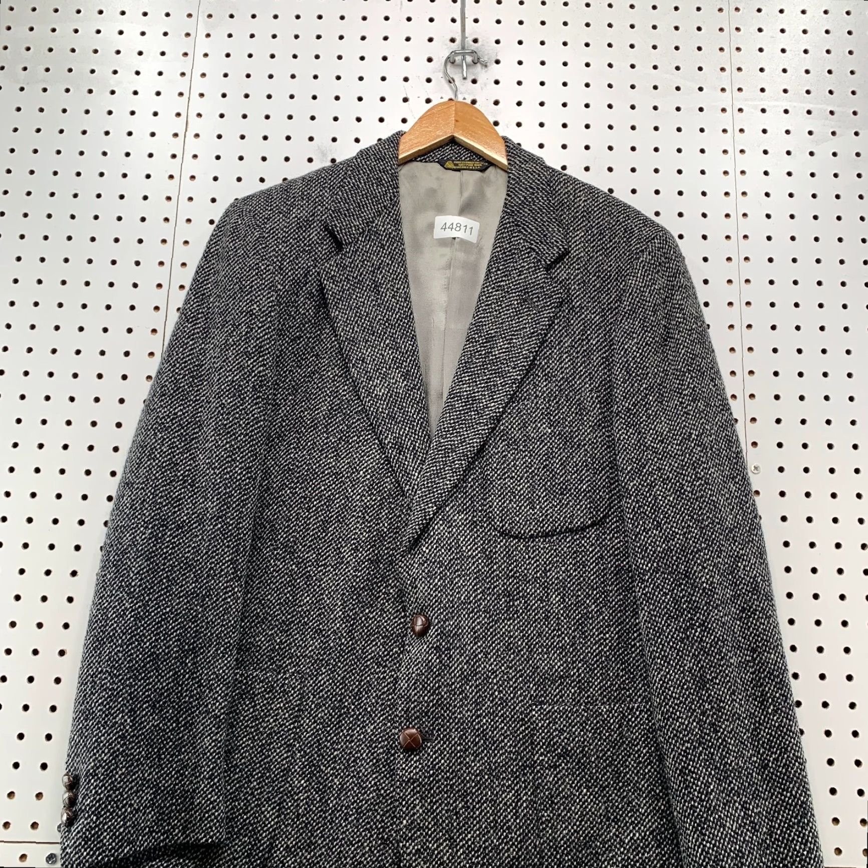 Vintage VINTAGE Lynett Ltd Blazer Mens 40 Gray Tweed Wool 2 Button Notch Lapel Single-Breasted Vintage Jacket Front Button Style Two-Button Wool Treed? Size 40R - 2 Thumbnail