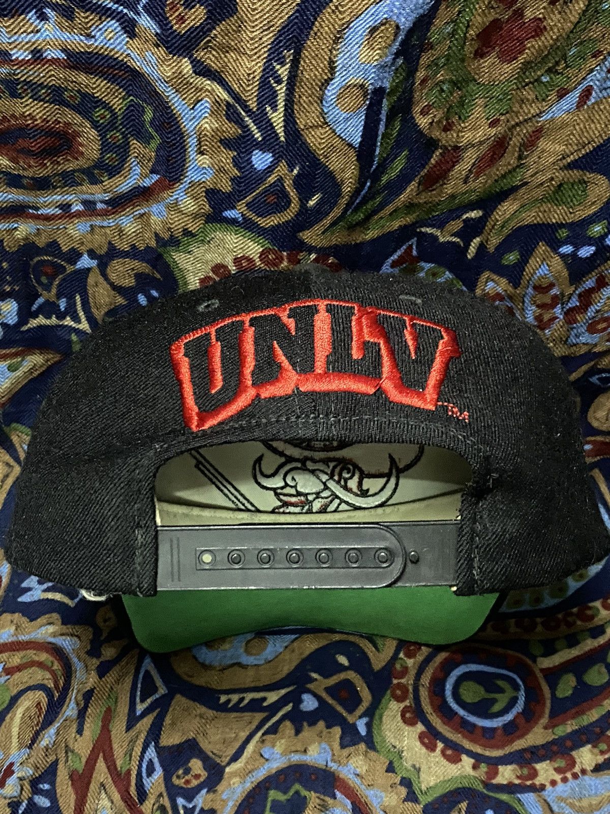 NBA RARE REBELS UNLV VINTANGE 90’s BASKETBALL UNIVERSITY Size ONE SIZE - 10 Thumbnail