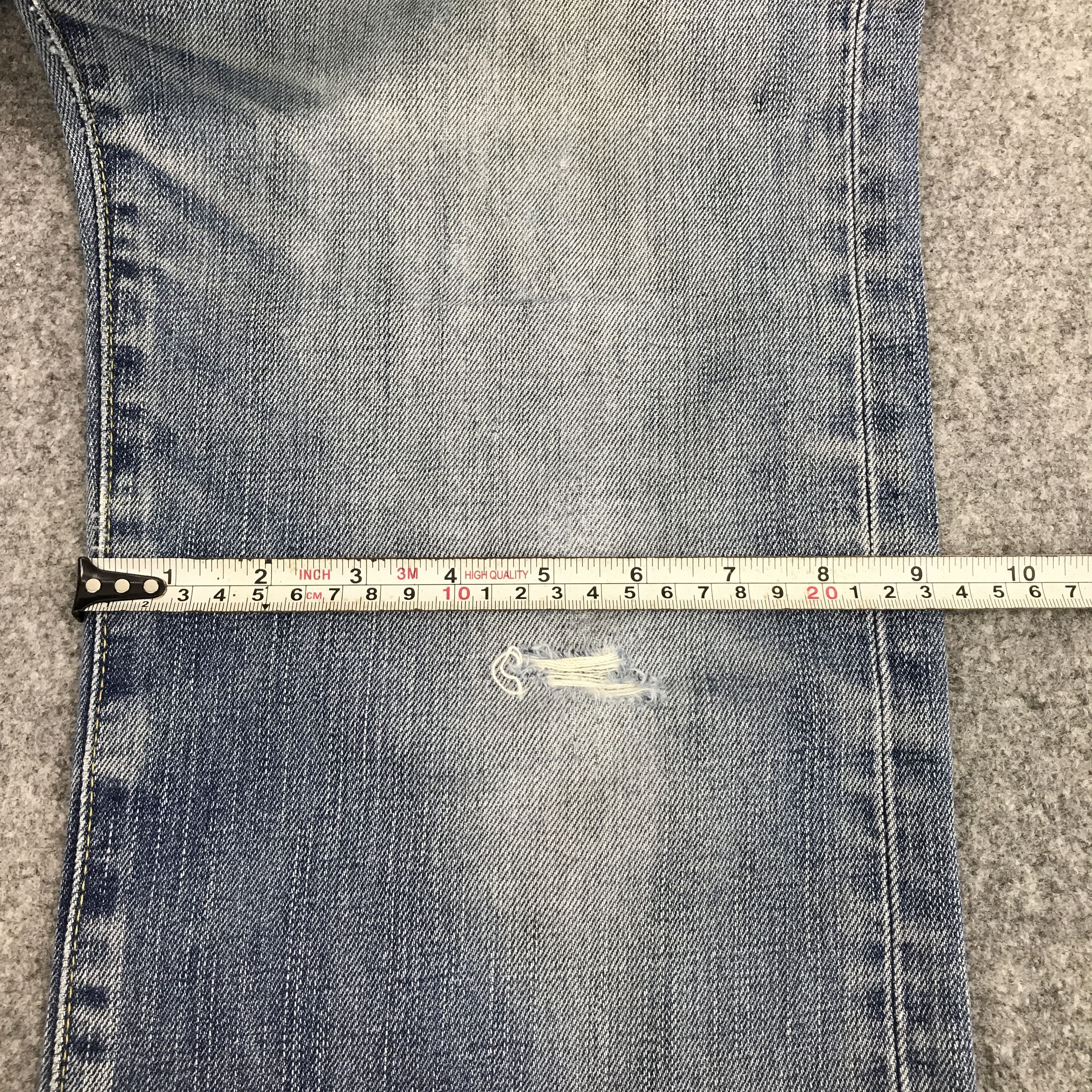 Jun Takahashi × Uniqlo JAPANESE UNIQLO DISTRESSED DENIM JEANS Size US 32 / EU 48 - 13 Thumbnail