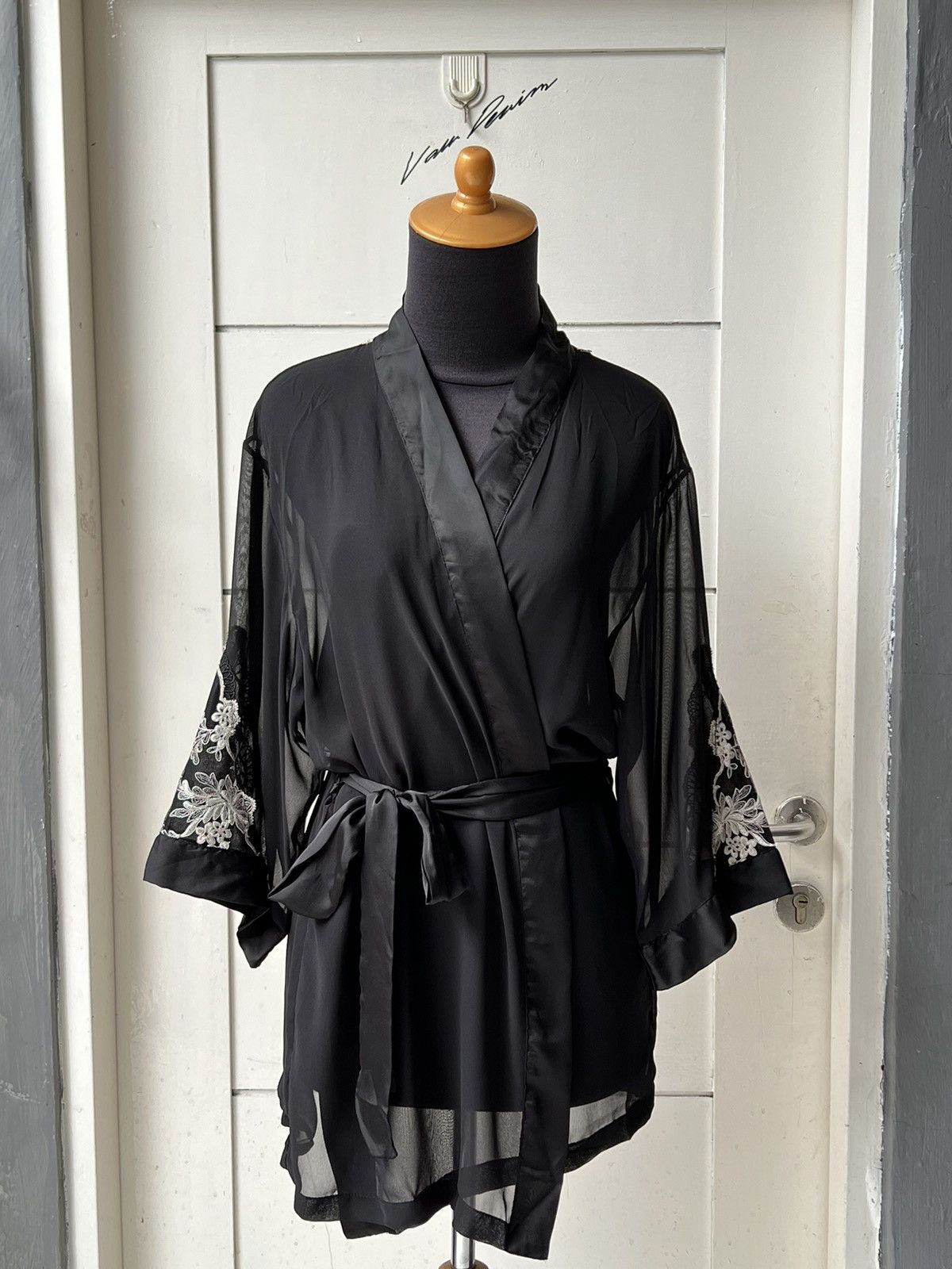 Other VERA WANG For Fidelia Black Mesh Kimono Size US M / EU 48-50 / 2 - 1 Thumbnail