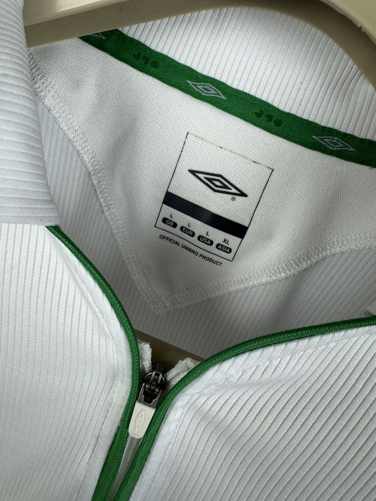Umbro OFFICIAL UMBRO PRODUCT FAlreland SIZE L Size US L / EU 52-54 / 3 - 7 Thumbnail