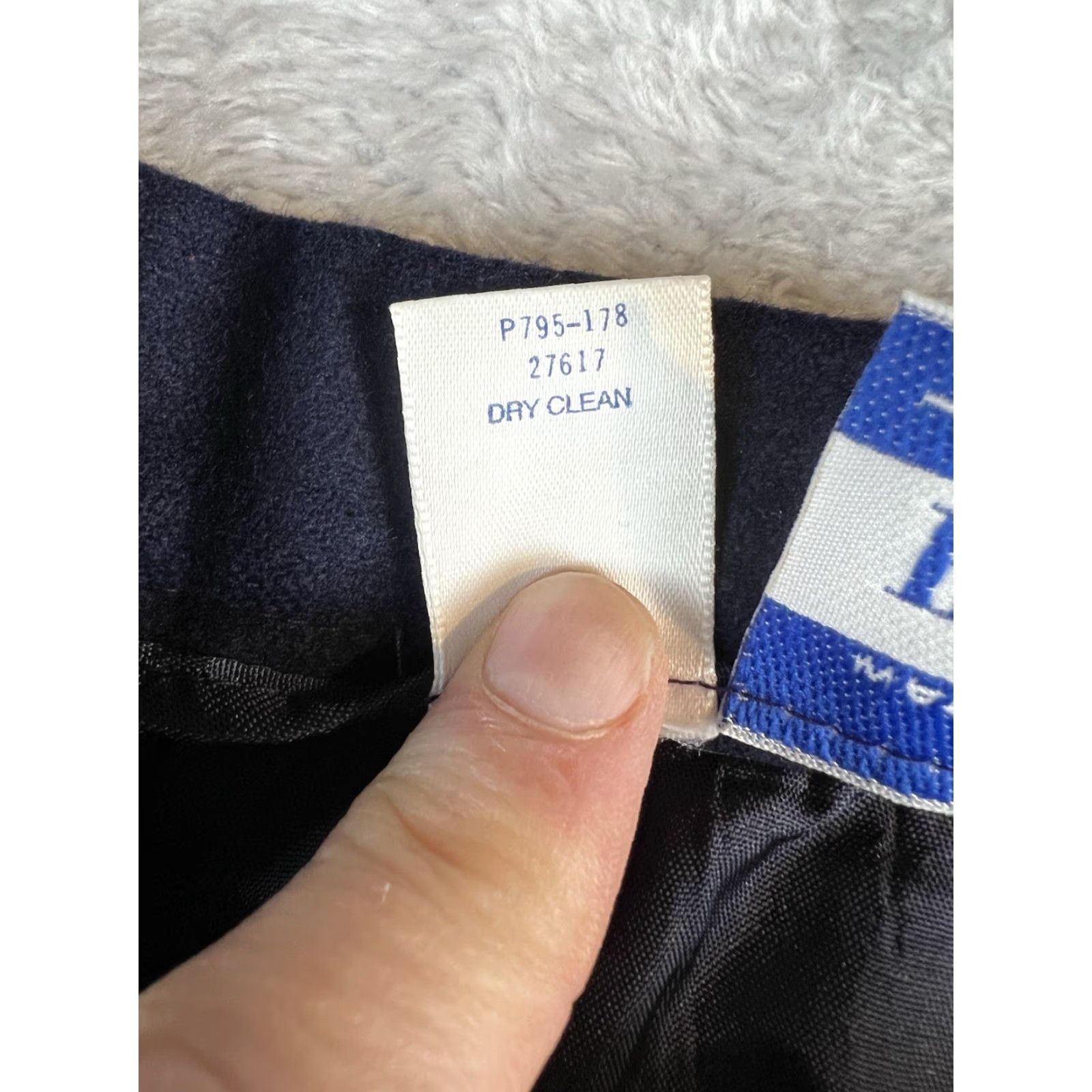 Pendleton VINTAGE Pendleton Dress Pants Wool Navy Blue Women's 10 Tapered Pleated 27.75 Inseam Fall Winter Spring Preppy USA Men? Size 32" / US 10 / IT 46 - 4 Thumbnail