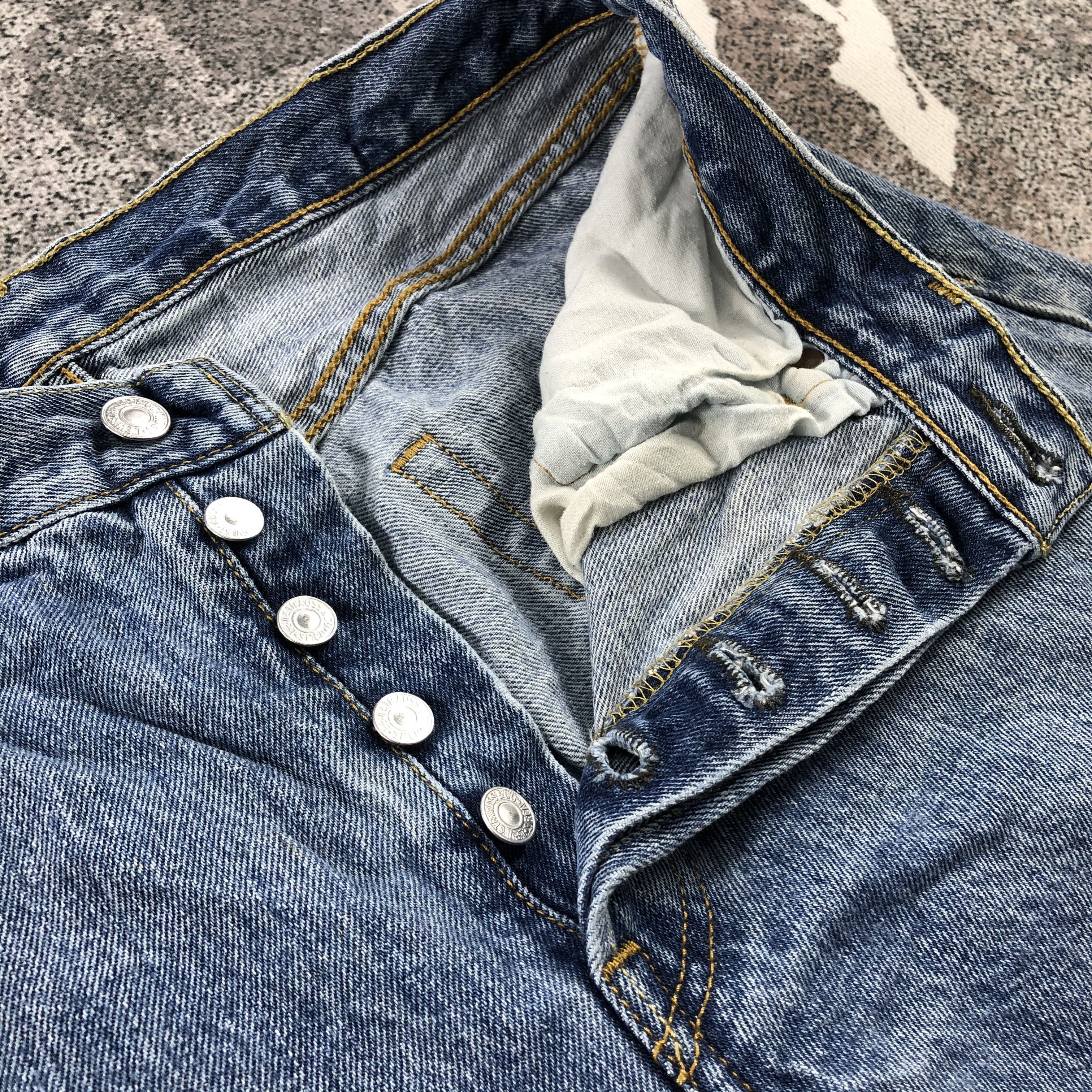 Levi's Vintage Levi's 501 Jeans Distress Medium Wash Denim KJ1069 Size US 32 / EU 48 - 9 Thumbnail