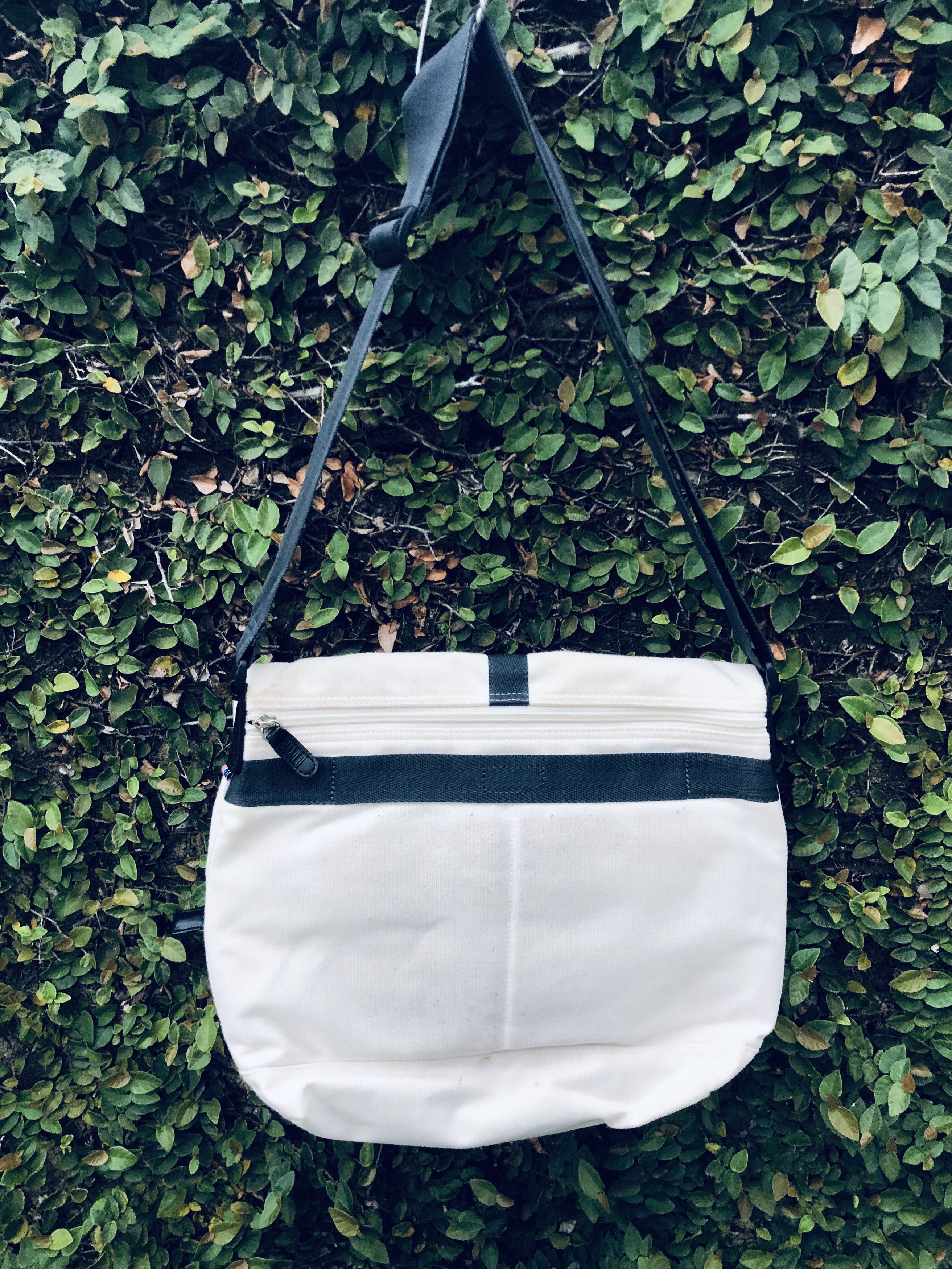 Japanese Brand Madison Square Garden Streetwear Fashion Style Crossbody Bag Size ONE SIZE - 13 Thumbnail