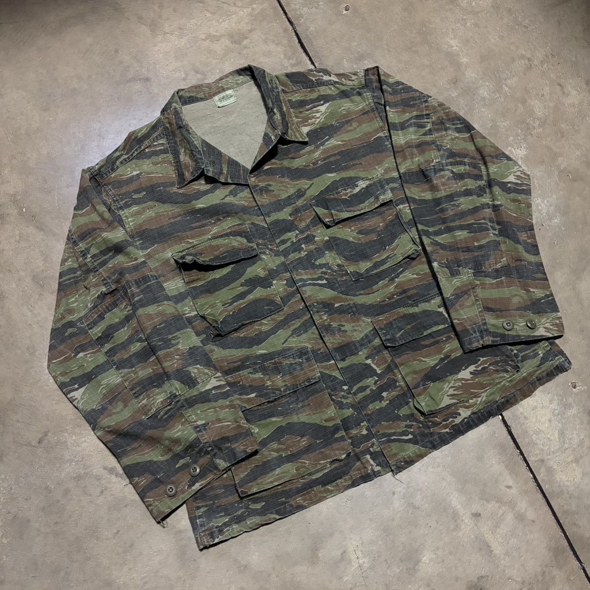 Vintage Vintage Tiger Stripe Camo Jacket Military Field Shirt 80s Size US XL / EU 56 / 4 - 4 Thumbnail