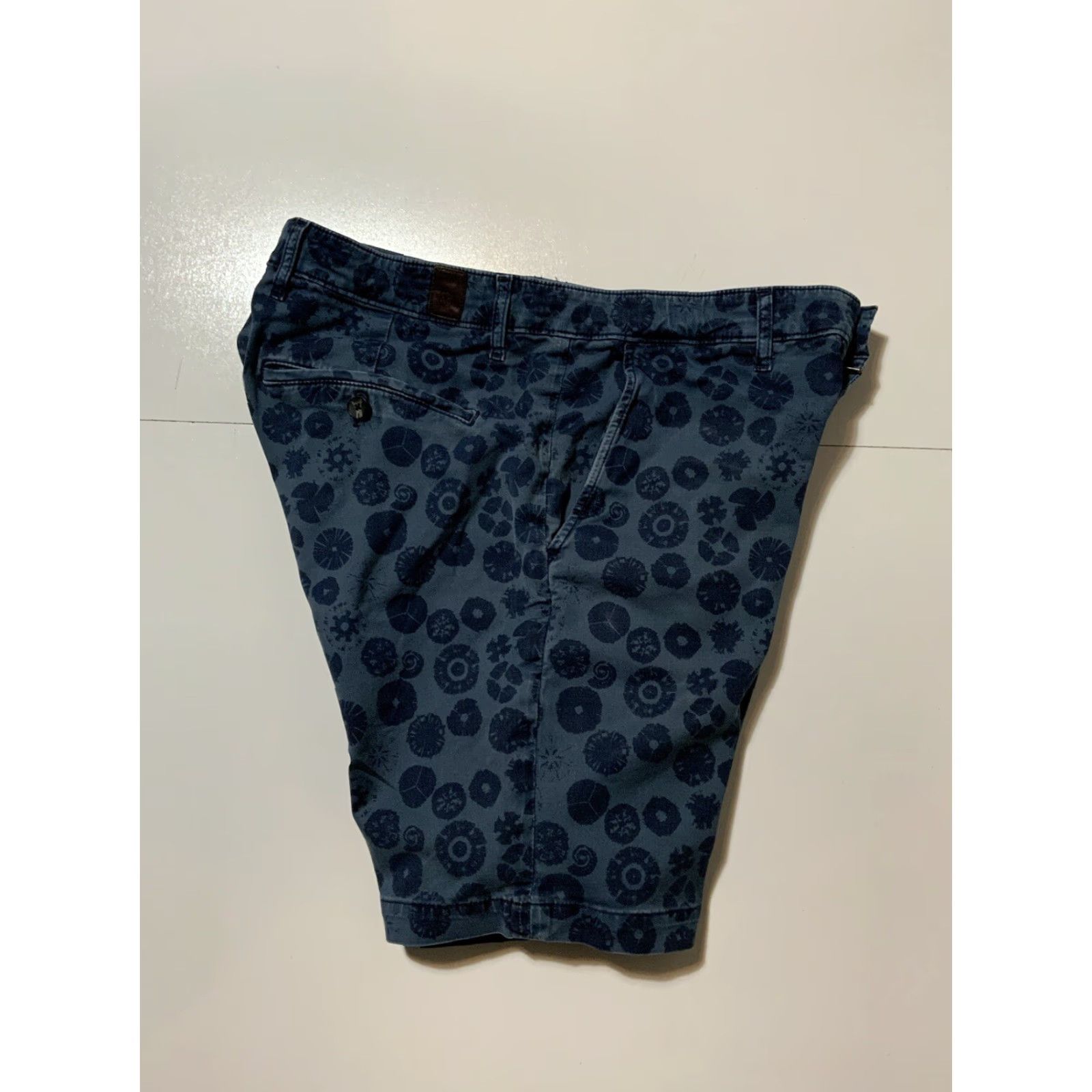 Vintage AG Adriano Goldschmied Peace Sign AOP Pattern Print Blue Chino Shorts Sz. 33 Mens Regular Blue Peace Sign AOP 90s? Size US 33 - 2 Thumbnail