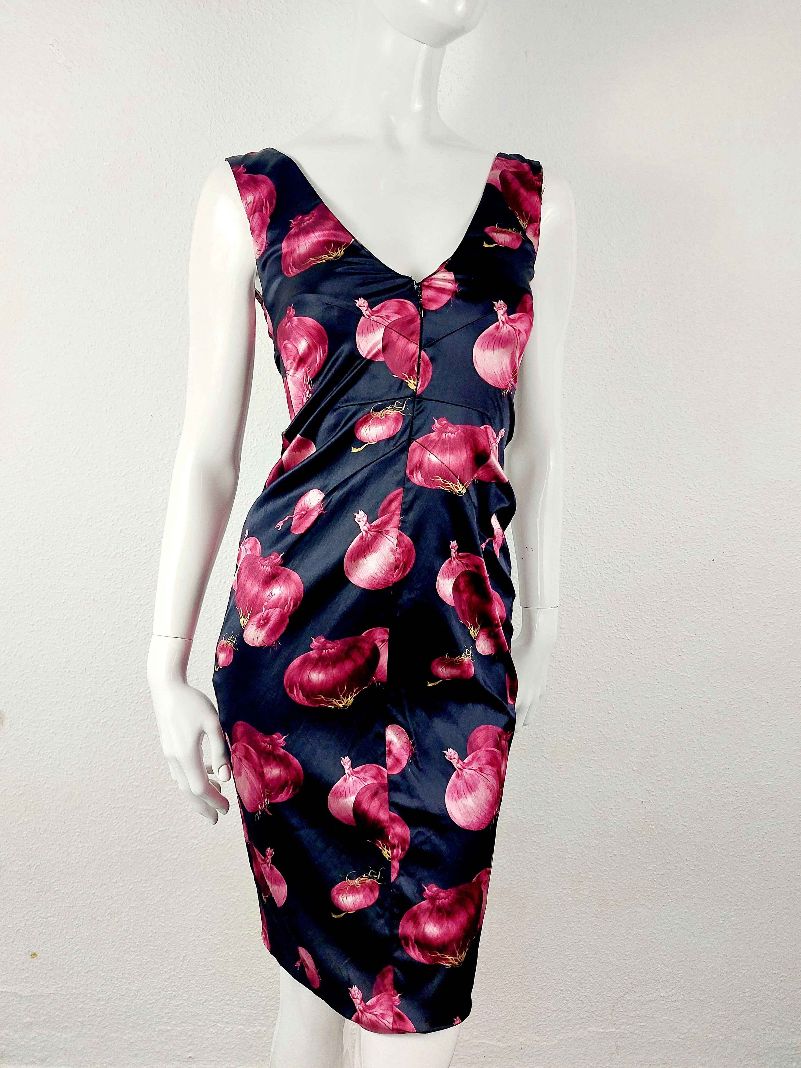 Dolce & Gabbana Runway Dolce & Gabbana Red Onions 1999 Kendall Jenner Dress Size XS / US 0-2 / IT 36-38 - 10 Thumbnail