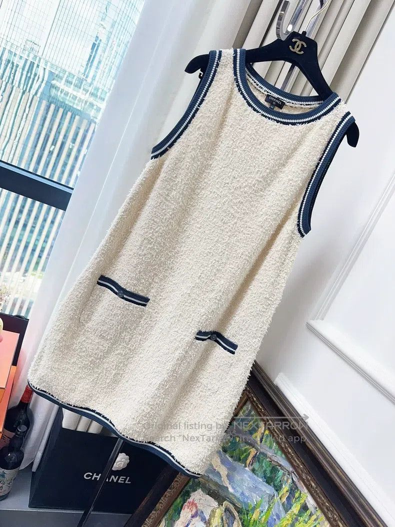 Chanel 19b metres white towel blue striped two-pocket slee