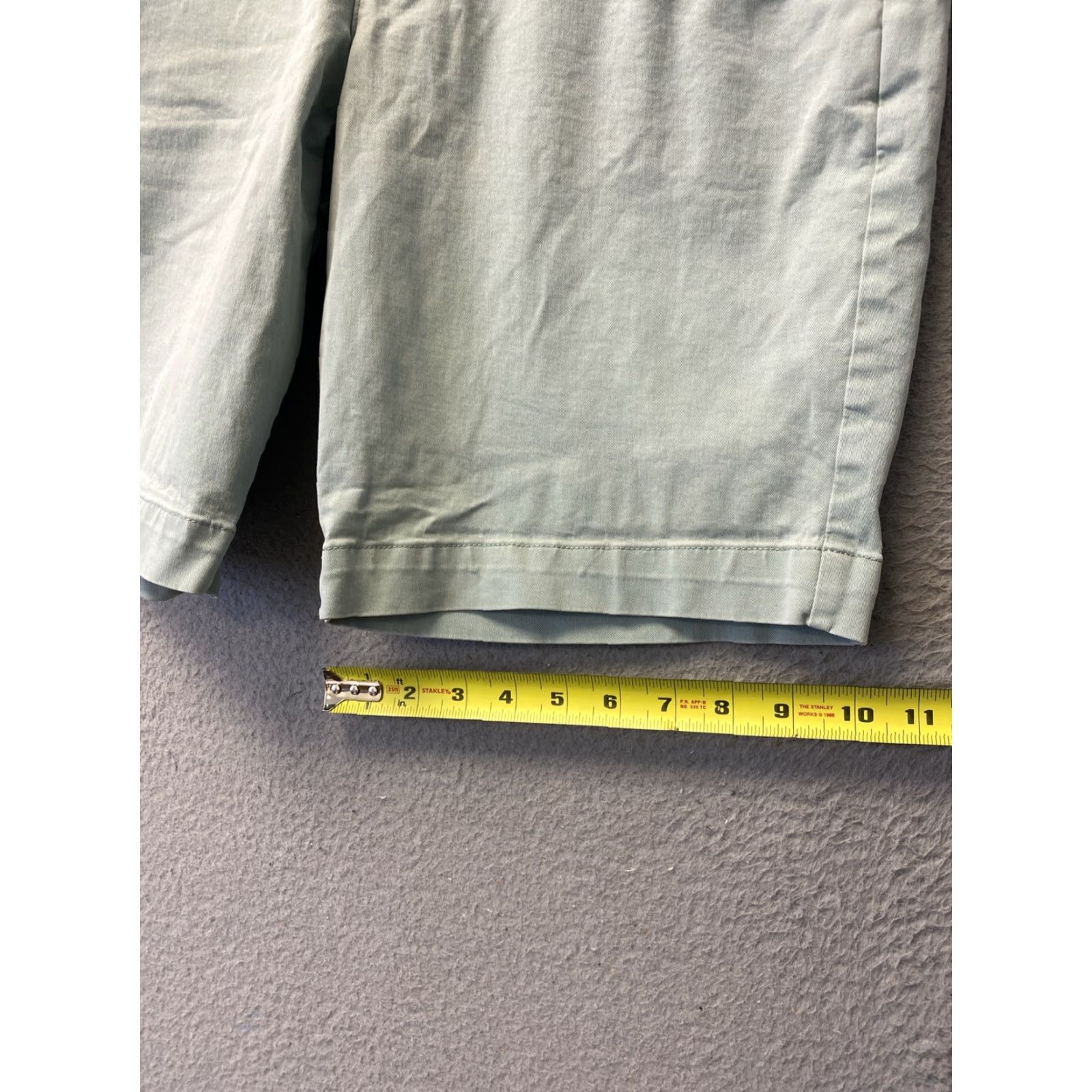 Gap Gap Classic Fit Chino Shorts Mens Size 33 Light Aqua Casual 10" Inseam Size US 33 - 6 Thumbnail