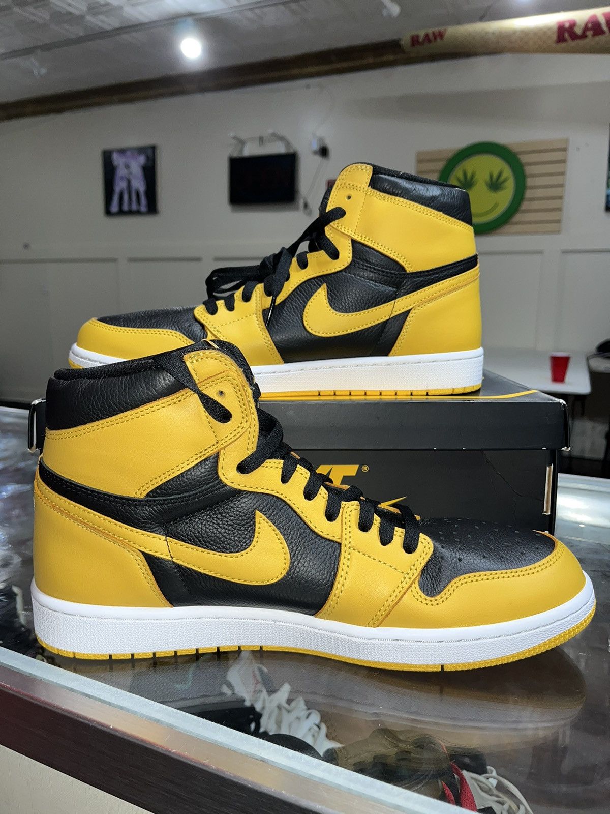 Jordan Brand Jordan 1 Pollen Size US 12 / EU 45 - 2 Thumbnail