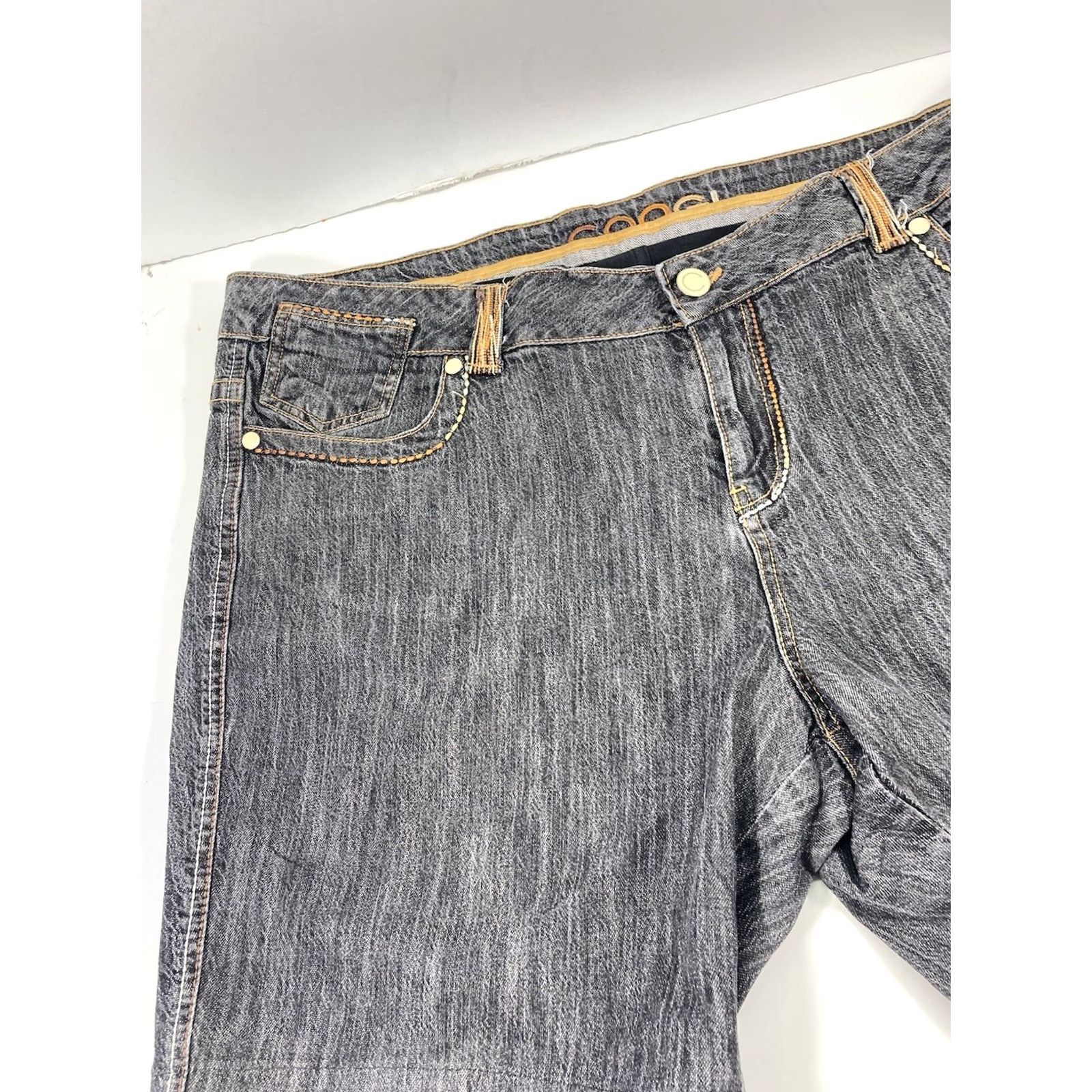 Coogi VINTAGE Coogi Denim Shorts Women 24 Gray Denim Embroidered Logo Hip Hop VTG Size 42" / US 20 - 7 Thumbnail
