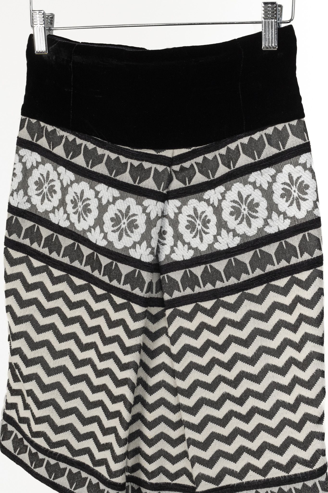 Emporio Armani Emporio Armani AW/09 Chevron-Jacquard Velvet-Waist Skirt Size 25" / US 0 / IT 36 - 3 Thumbnail