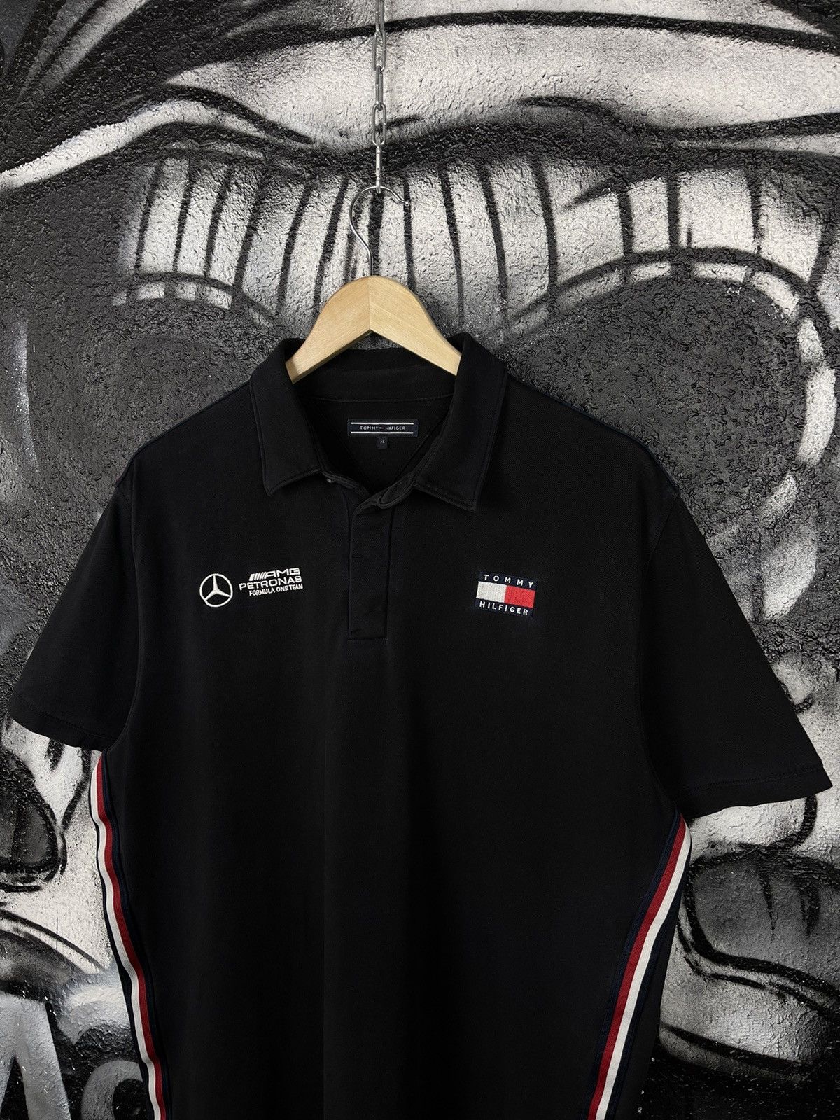 Mercedes-Benz Tommy Hilfiger Petronas Mercedes Benz Formula One Team Polo Size US XL / EU 56 / 4 - 3 Thumbnail