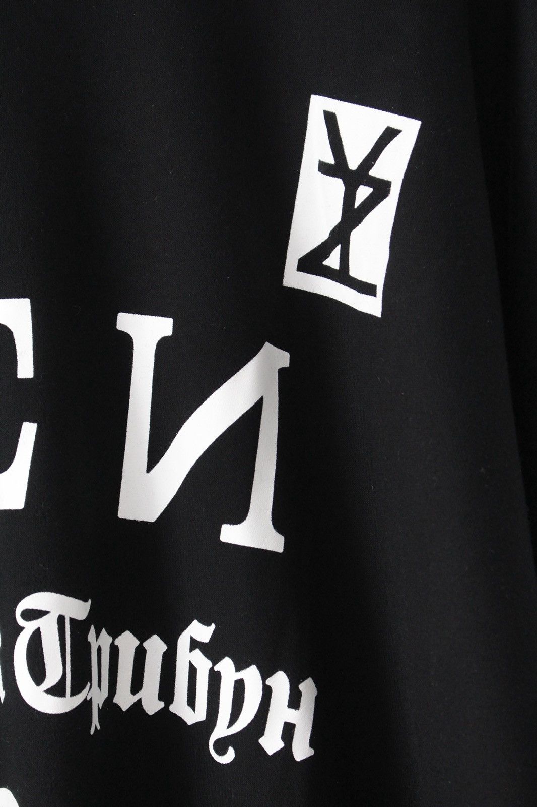 Yeezy 2025 YEEZY SZN X YE “LIVE IN SHANGHAI” CONCERT CREWNECK Size US L / EU 52-54 / 3 - 7 Thumbnail
