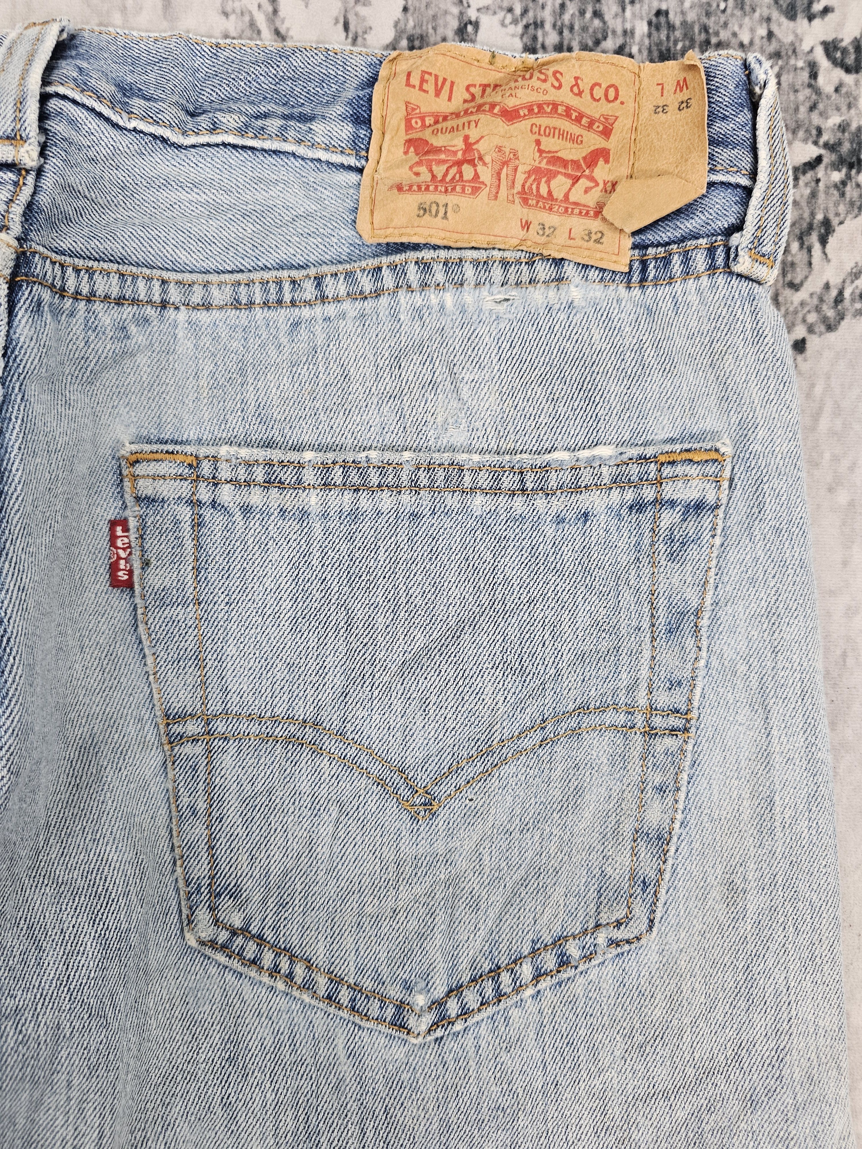 Levi's Vintage Clothing Vtg LEVIS 501 Ripped Stain Light Blue Jeans Size 32X31 L0525 Size US 32 / EU 48 - 9 Thumbnail