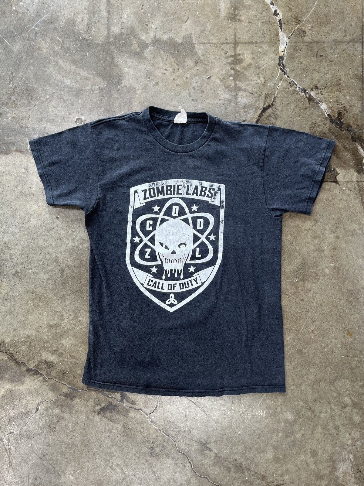 Vintage Call of Duty Zombie Labs Crest Tee Medium Size US M / EU 48-50 / 2 - 2 Thumbnail