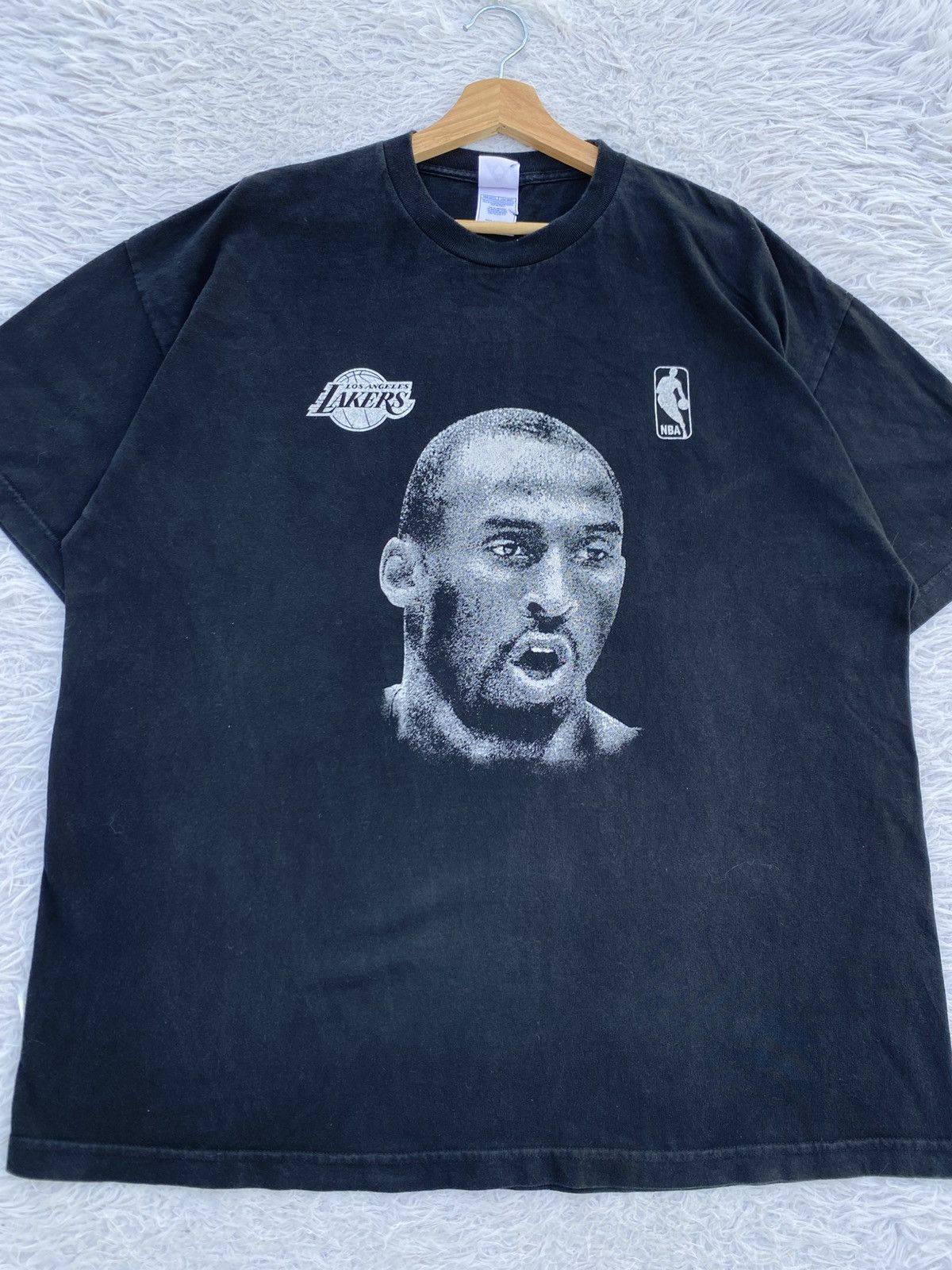 NBA Rare Vintage Y2K NBA Kobe Bryant Tshirt Size US XL / EU 56 / 4 - 6 Thumbnail