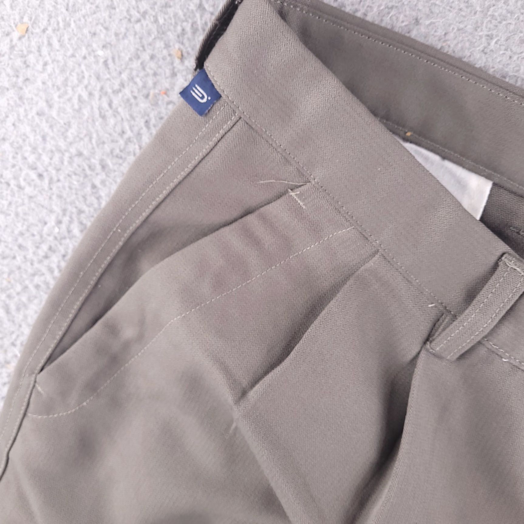 Dockers VINTAGE Dockers Shorts Mens 34 Gray Golf Pleated Polyester Retro Chino Casual 34 in Gray Mens Size US 34 / EU 50 - 3 Thumbnail