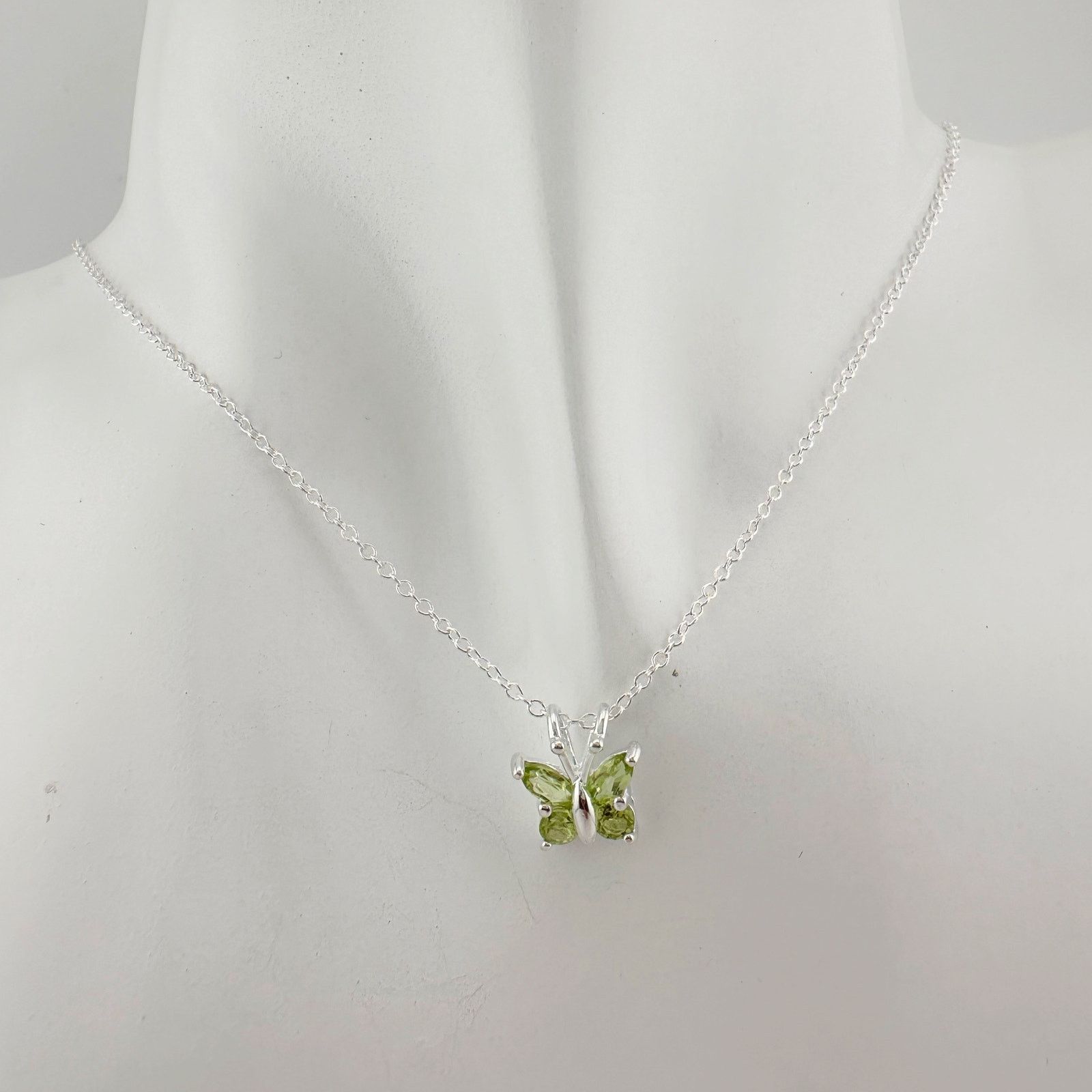 Other Pretty Natural Green Peridot Butterfly Necklace Size ONE SIZE - 2 Thumbnail