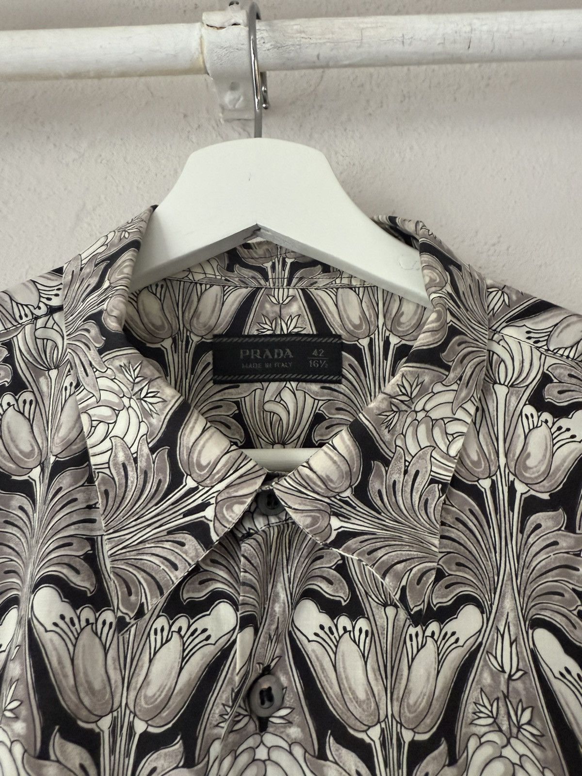 Prada Art Deco Floral Print Cotton Shirt – Size 42 Size US L / EU 52-54 / 3 - 7 Thumbnail