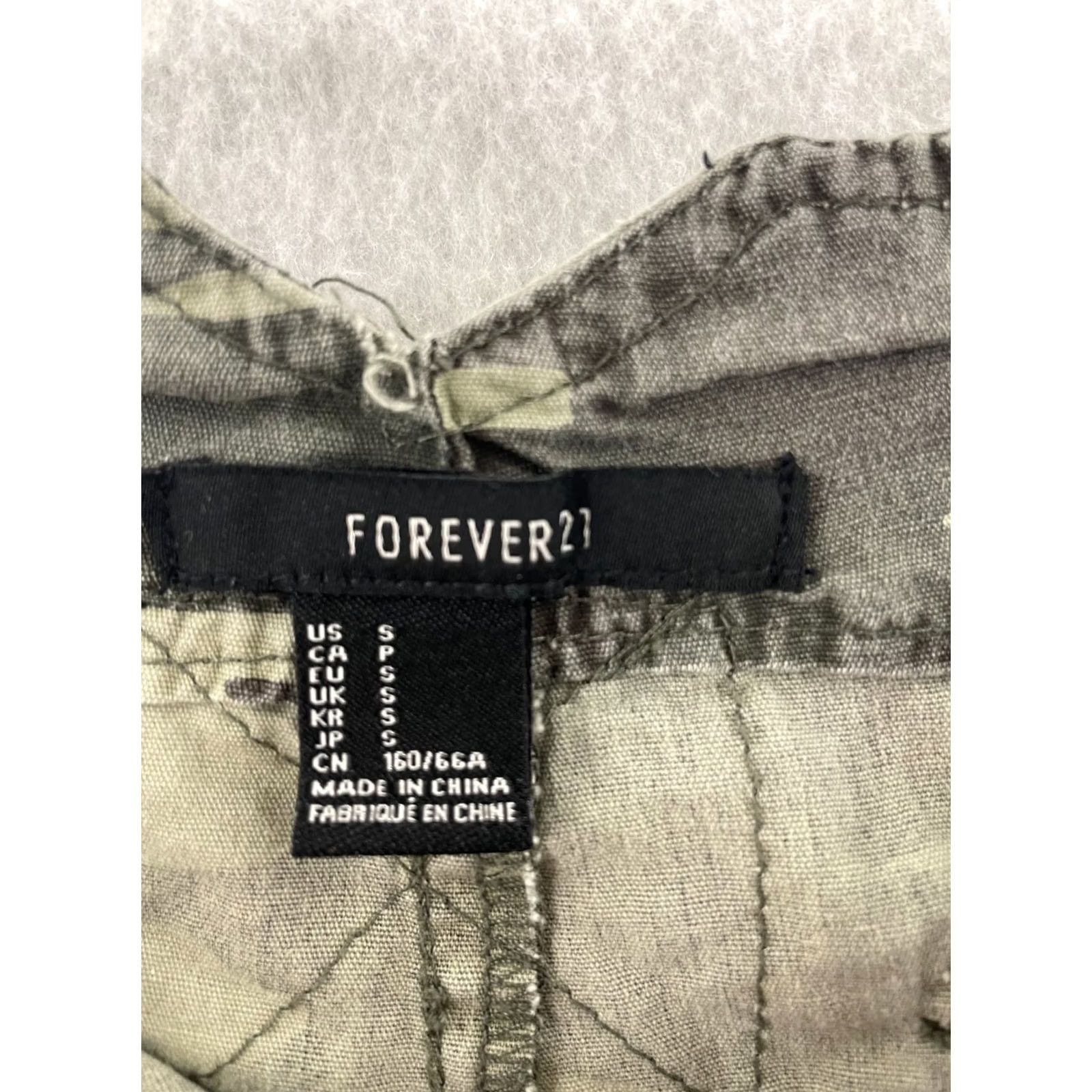 Forever 21 FOREVER 21 Shorts Womens Small Camouflage Elastic Waist Roll Hem Canvas Cargo Colorful Multicolor Casual Pockets 100% Cotton Size 28" / US 6 / IT 42 - 2 Thumbnail