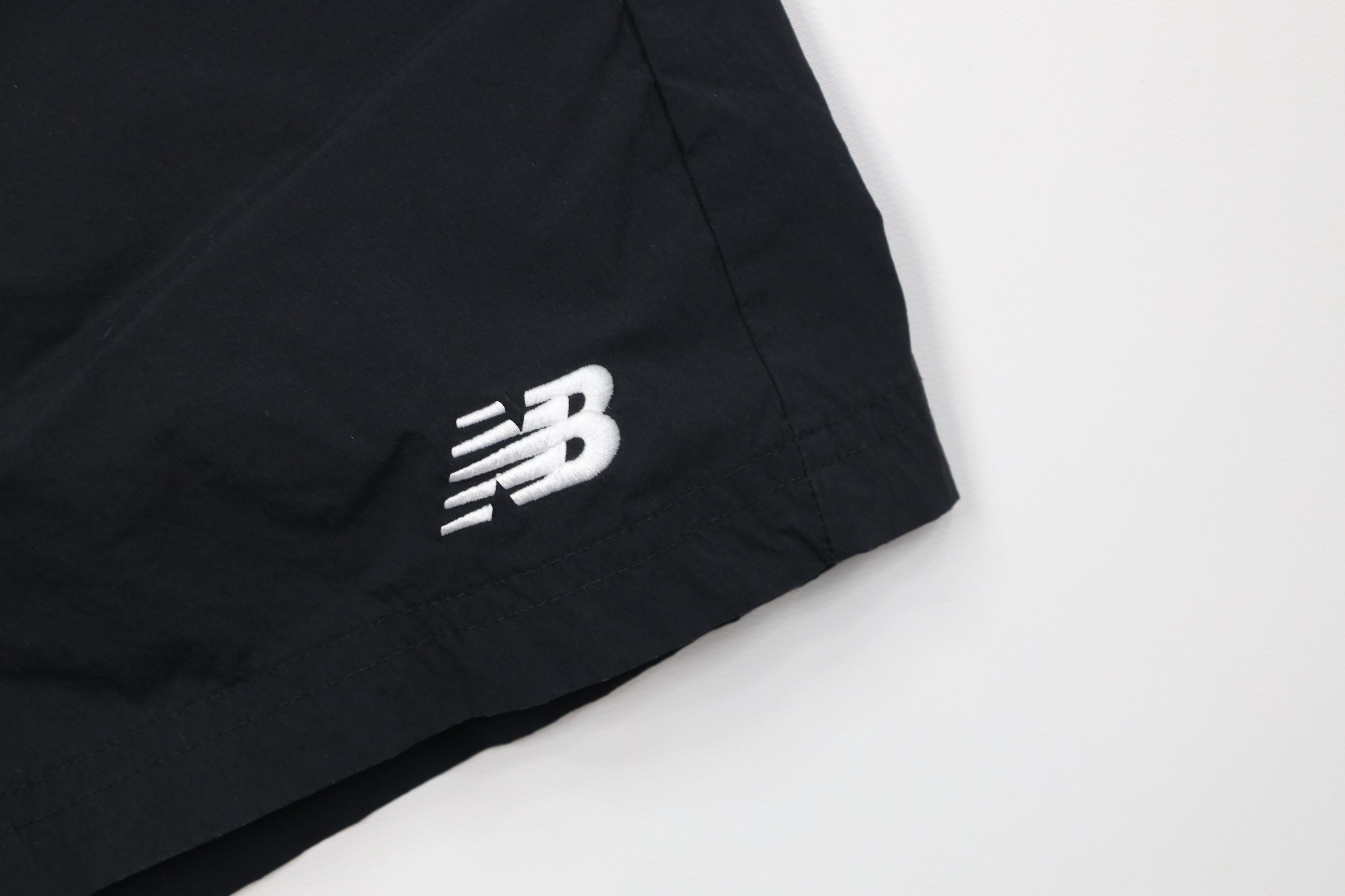 New Balance Vintage Y2K New Balance Above Knee Windbreaker Shorts Black Size US 34 / EU 50 - 5 Thumbnail