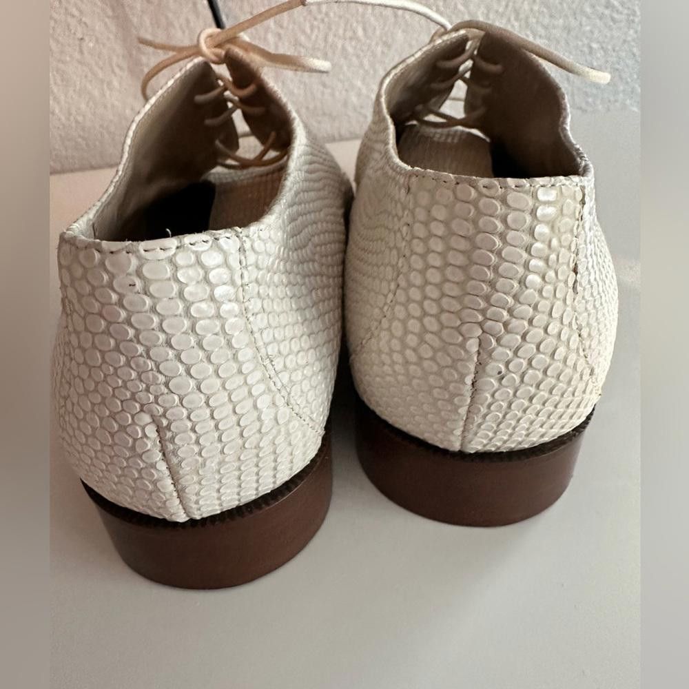 Diane von Furstenberg Diane von Furstenberg Ziggy Oxford White Lizard Loafer 9.5 Size US 9.5 / IT 39.5 - 4 Thumbnail