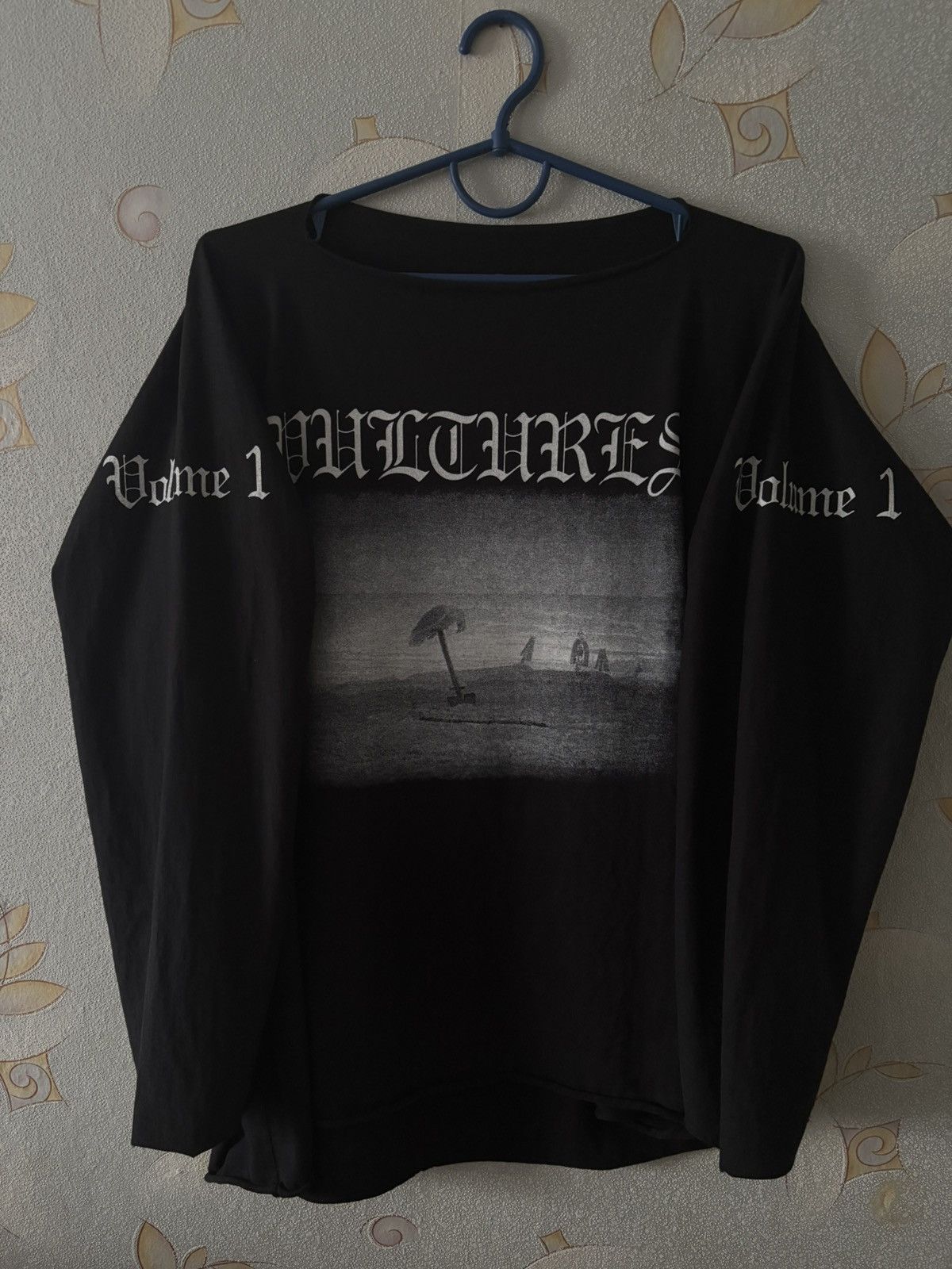 Yeezy Kanye West vultures 1 longsleeve Size US L / EU 52-54 / 3 - 3 Thumbnail