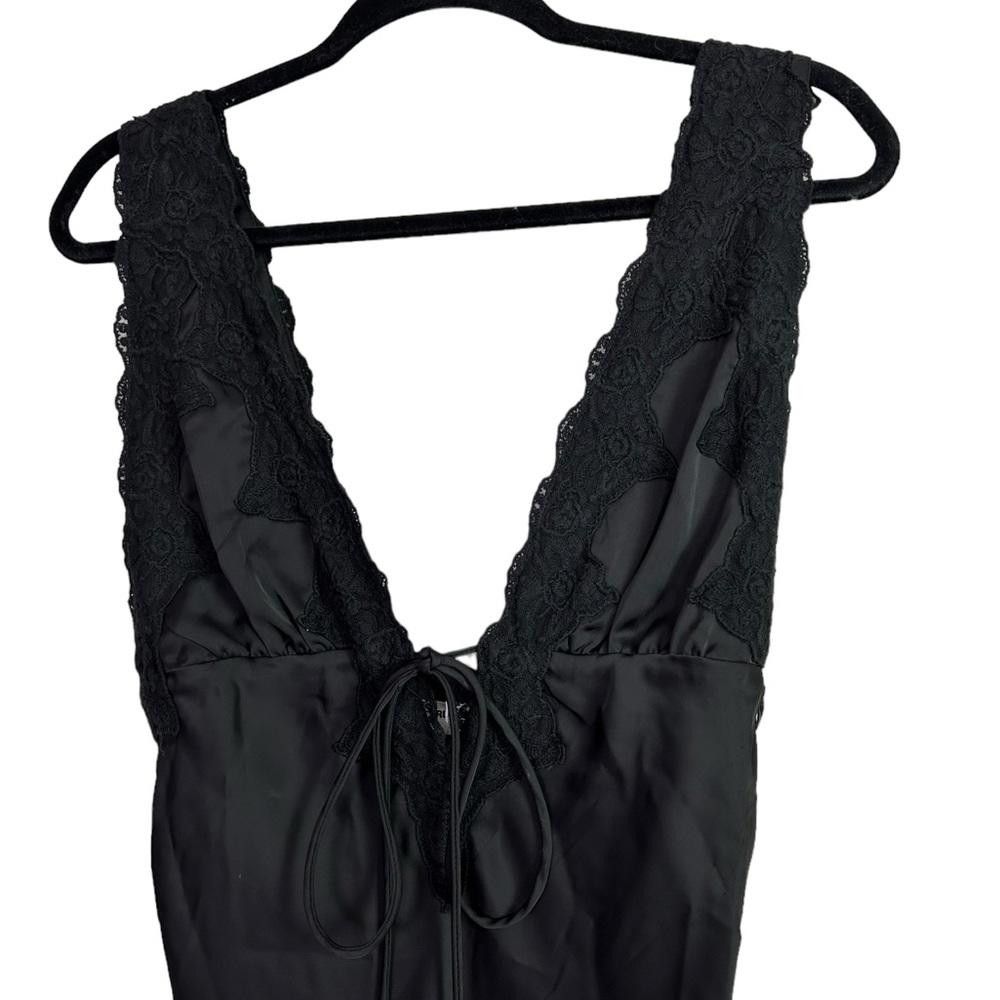 REVOLVE Rumored l NWT Venice Maxi Satin Lace Dress Small Size S / US 4 / IT 40 - 6 Thumbnail