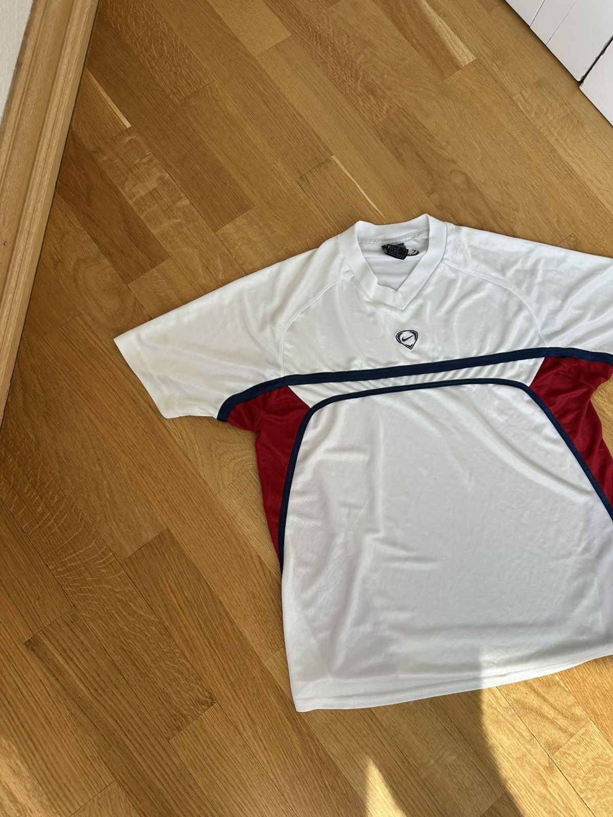 Nike Vintage Nike T-shirt Centre Logo White Size US L / EU 52-54 / 3 - 3 Thumbnail