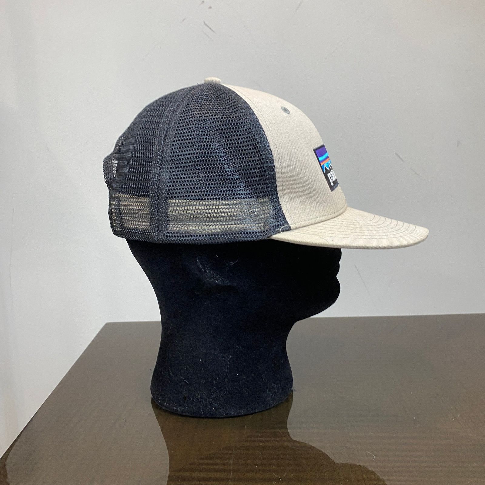 Patagonia Patagonia P-6 Logo Mesh Trucker Hat OSFA Gorpcore Size ONE SIZE - 3 Thumbnail