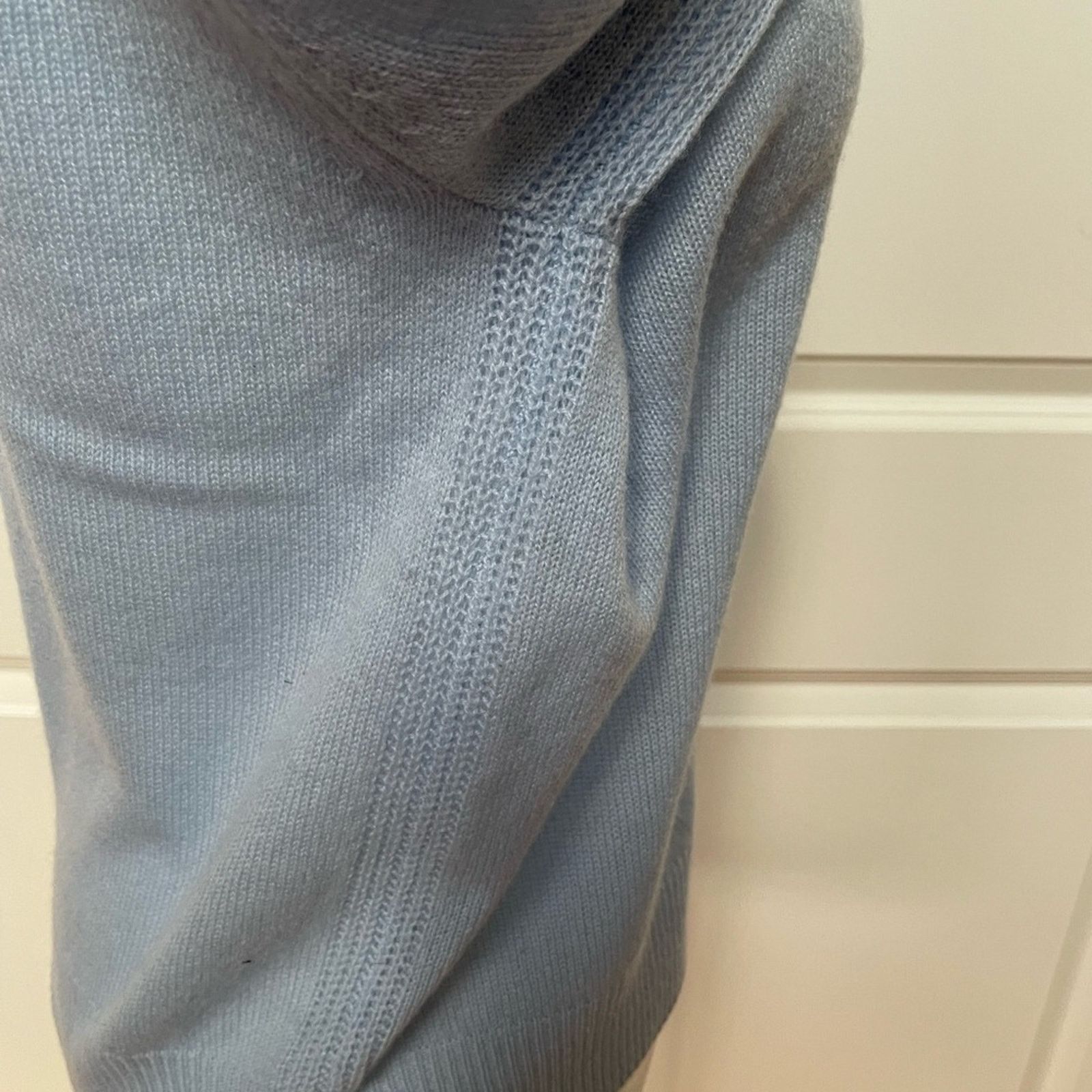 360Cashmere V-neck Cashmere Sweater in Ice Blue from 360 Cashmere Size XS / US 0-2 / IT 36-38 - 4 Thumbnail