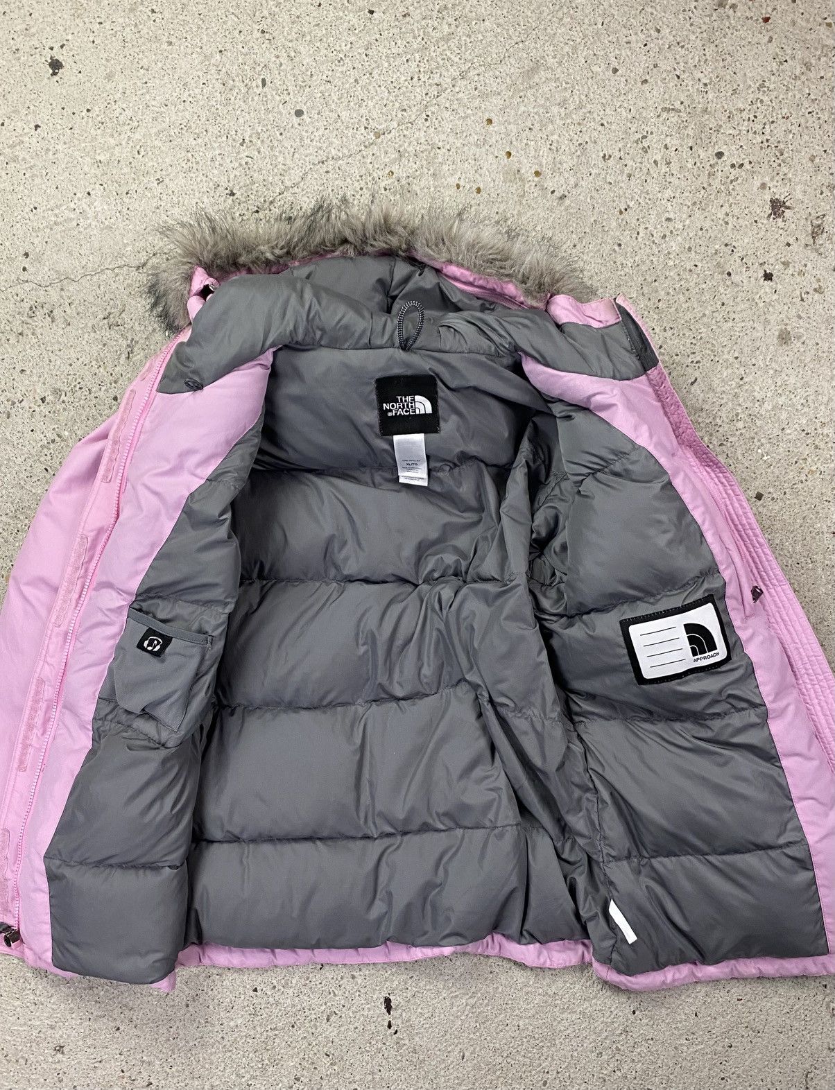 The North Face The north face puffer pink jacket with faux fur hood Size M / US 6-8 / IT 42-44 - 11 Thumbnail