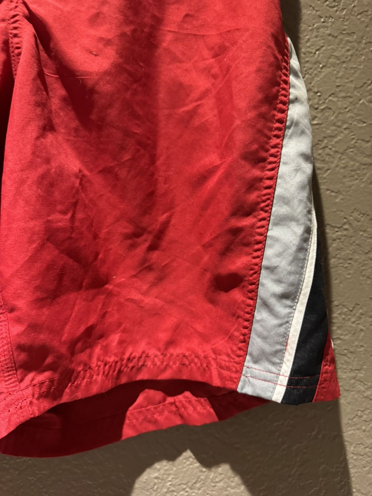 Nike Vintage Nike Swim Trunks Small 30 Red Silver Black Surf m Size US 30 / EU 46 - 6 Thumbnail