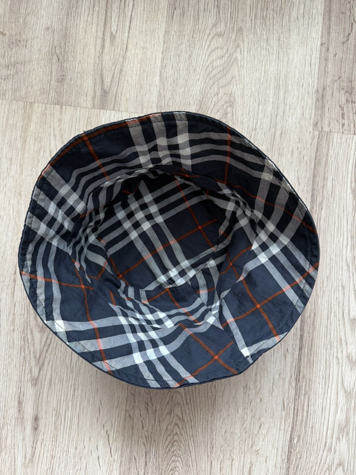 Burberry Burberry Reversible Bucket Hat Nova Check / Navy Size ONE SIZE - 15 Thumbnail