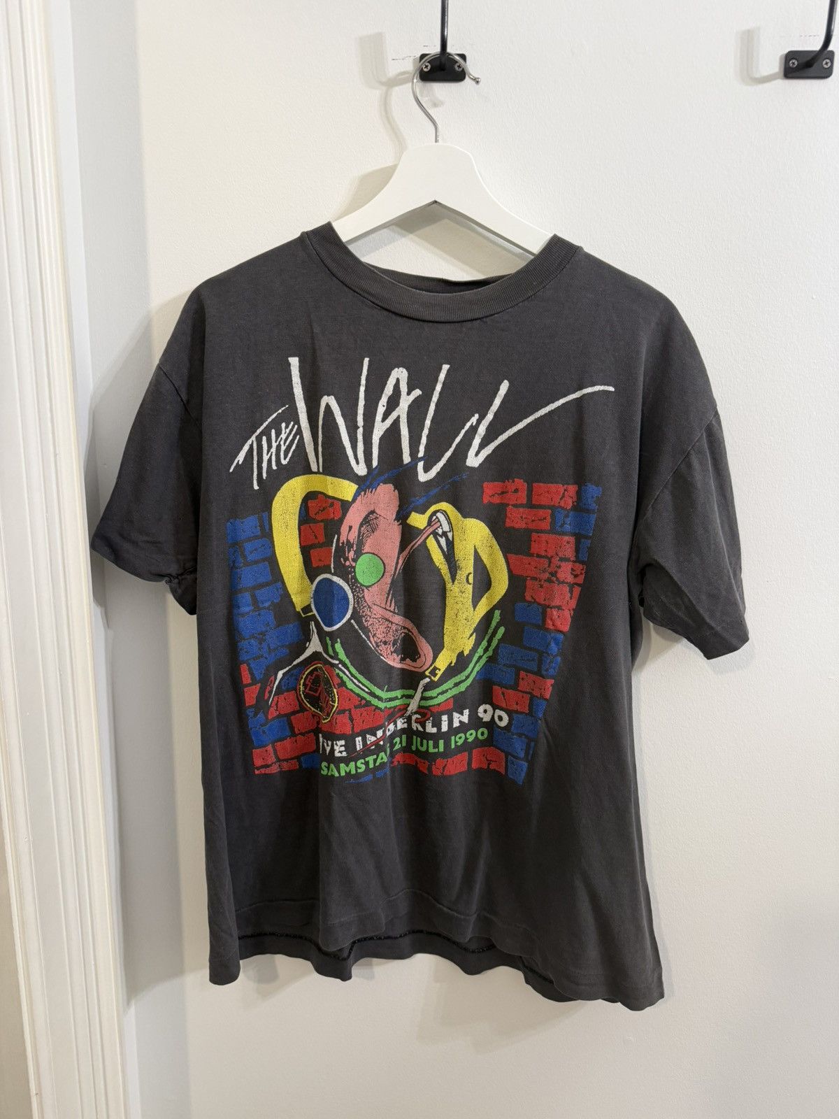 Band Tees Pink Floyd – “The Wall Live in Berlin ’90” Vintage Tee Size US L / EU 52-54 / 3 - 1 Thumbnail