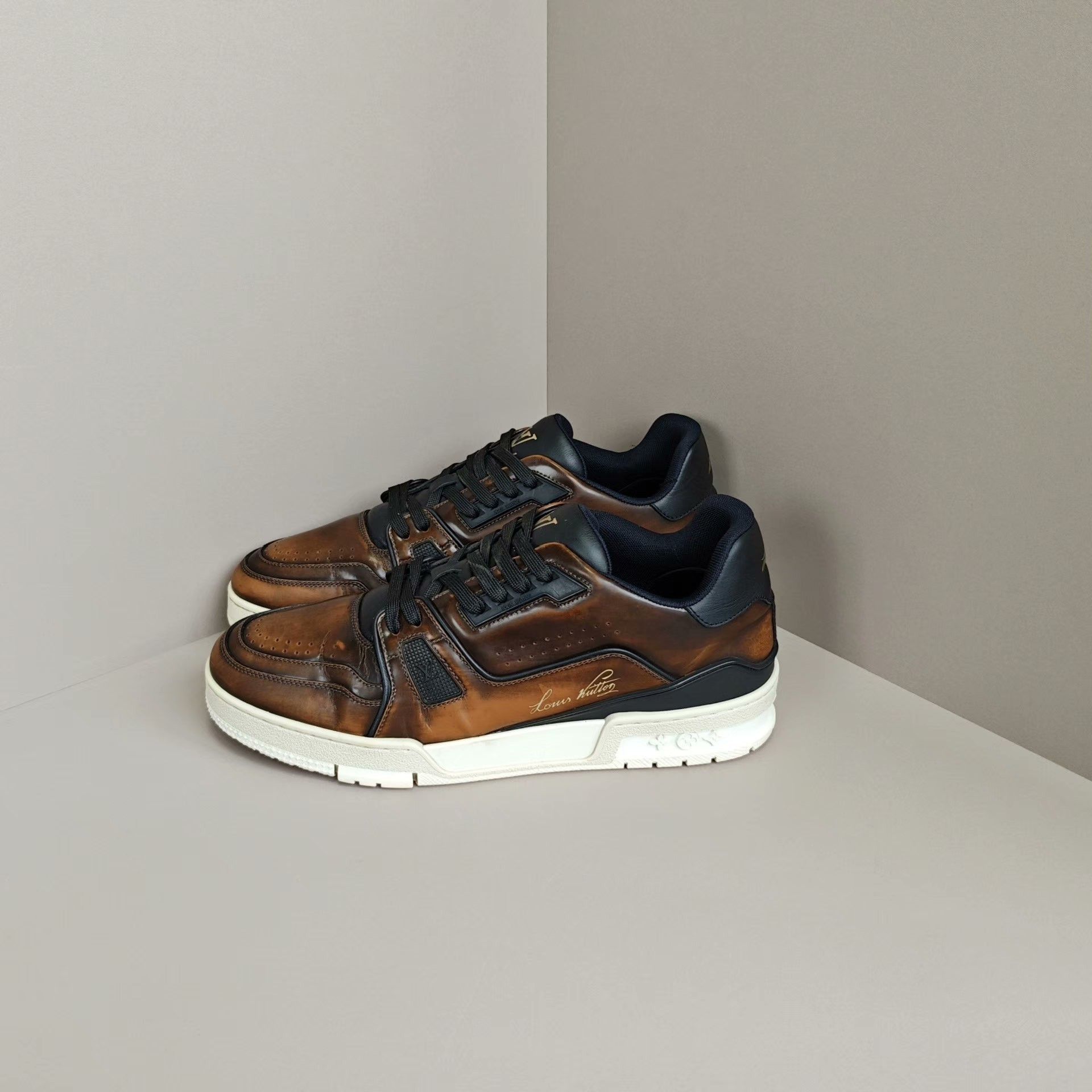 Louis Vuitton Louis Vuitton Training Brown Lowtop Sneakers 9 Men Size US 9 / EU 42 - 1 Thumbnail