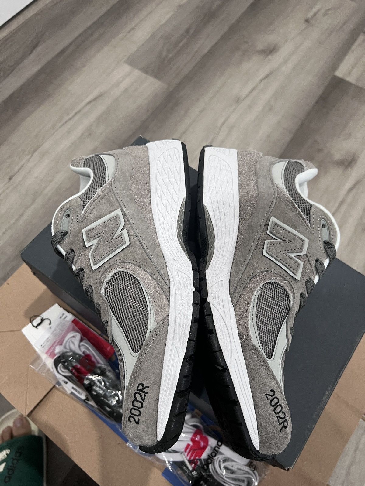 New Balance New Balance x Invincible x N. Hollywood 2002r Size US 9 / EU 42 - 4 Thumbnail