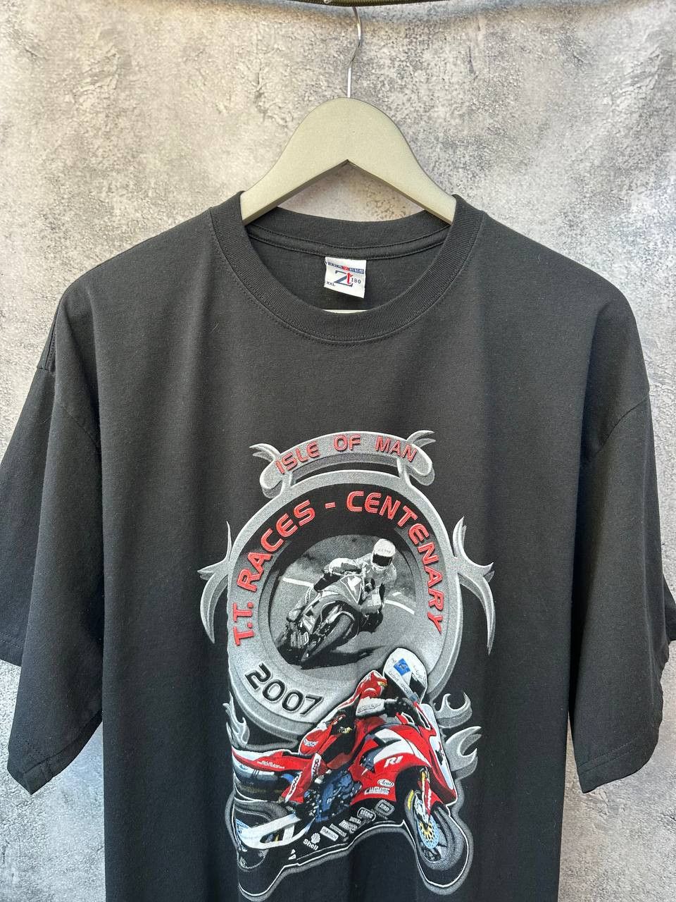 Vintage ISLE OF MAN TT 2007 "Centenary" Yamaha R1 Crew Neck T-Shirt Size US XXL / EU 58 / 5 - 5 Thumbnail