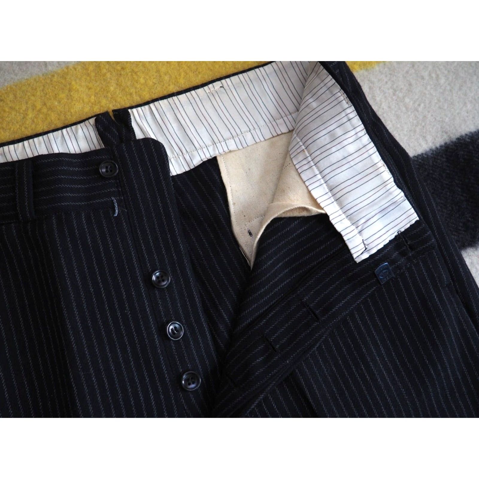 Vintage VTG 1930s Star Hook Black Gray Pinstripe Wool Pants 32x32 Straight Leg Flat Front Rockabilly Button Fly Mens Size US 32 / EU 48 - 5 Thumbnail