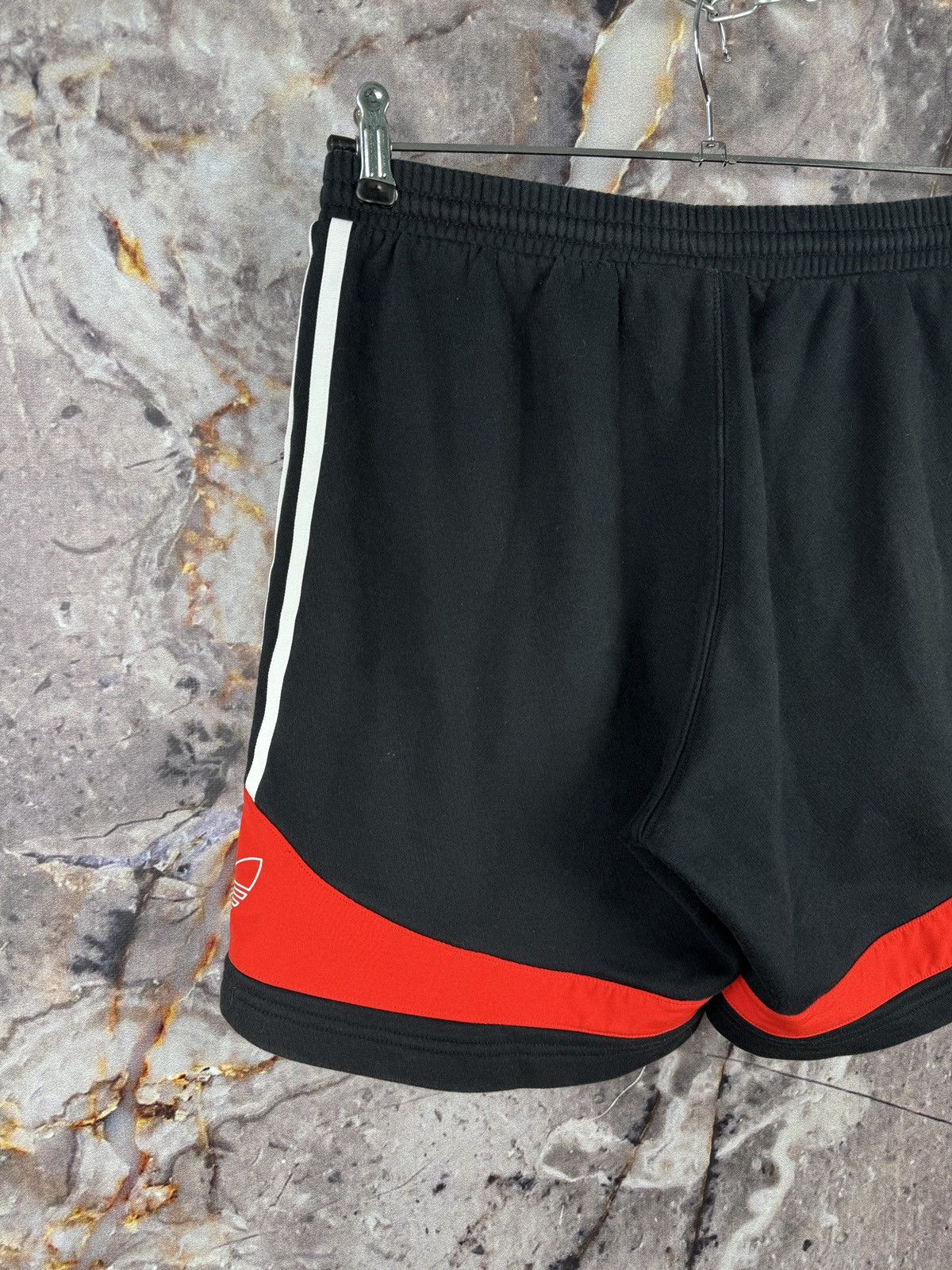 Adidas Adidas Originals Trefoil Black Red Athletic Shorts Size M Size US 34 / EU 50 - 8 Thumbnail