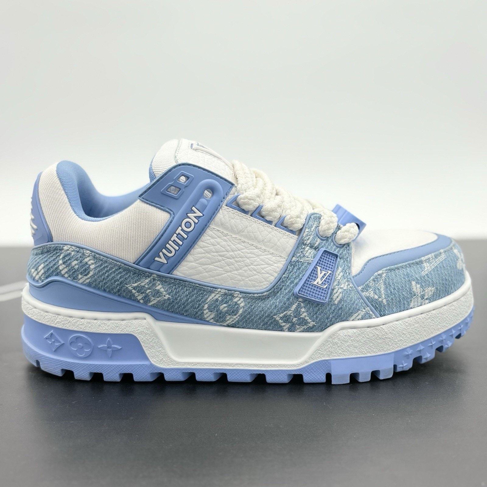 Louis Vuitton (9-9.5 US) Louis Vuitton Denim Maxi ' Blue ' | SUPER CLEAN! Size US 9 / EU 42 - 2 Thumbnail