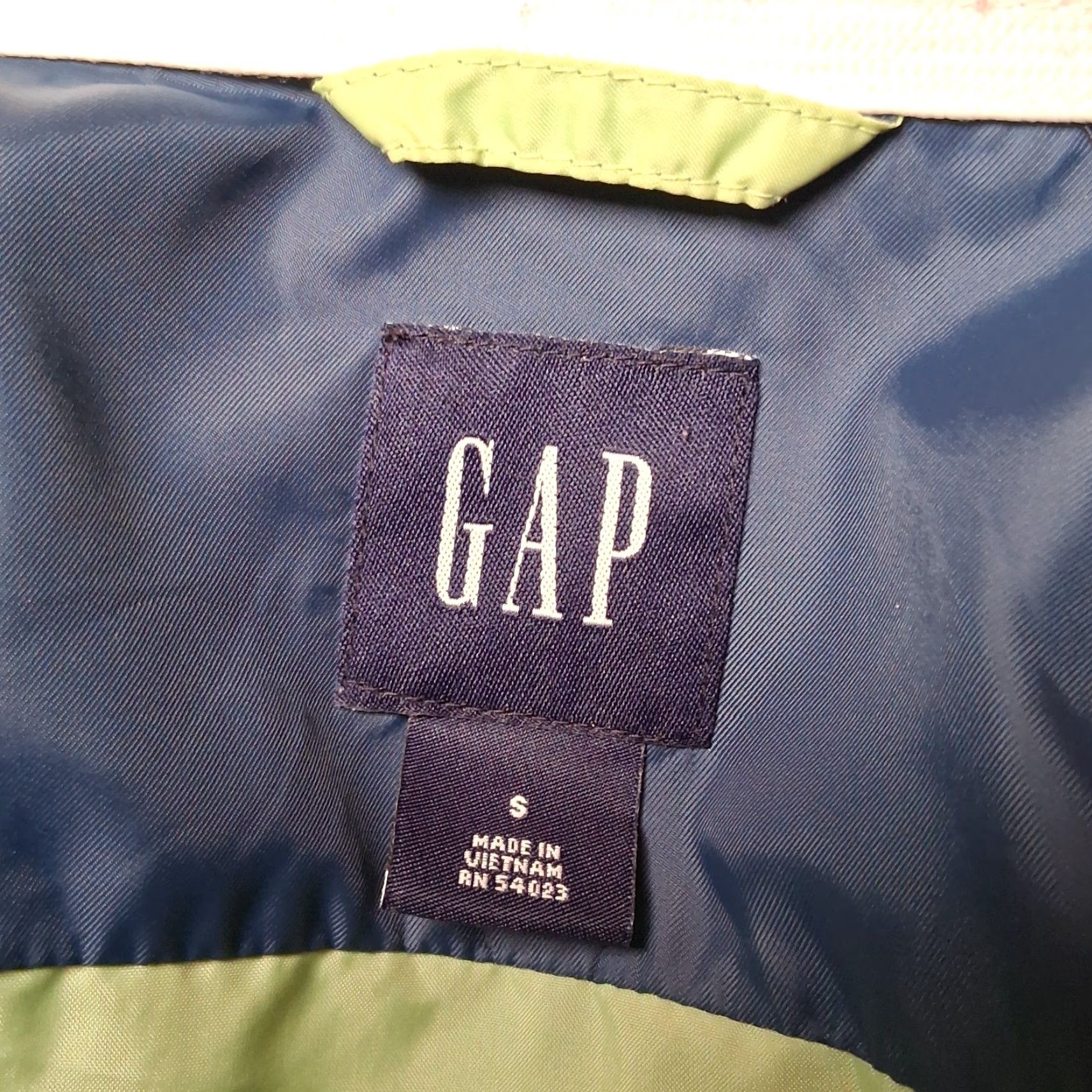 Gap VINTAGE Gap Windbreaker Jacket Men S Blue Short Full Zip Roll Away Hood Windbreaker Classic 90s Outdoor Pockets Casual Travel Size US S / EU 44-46 / 1 - 4 Thumbnail