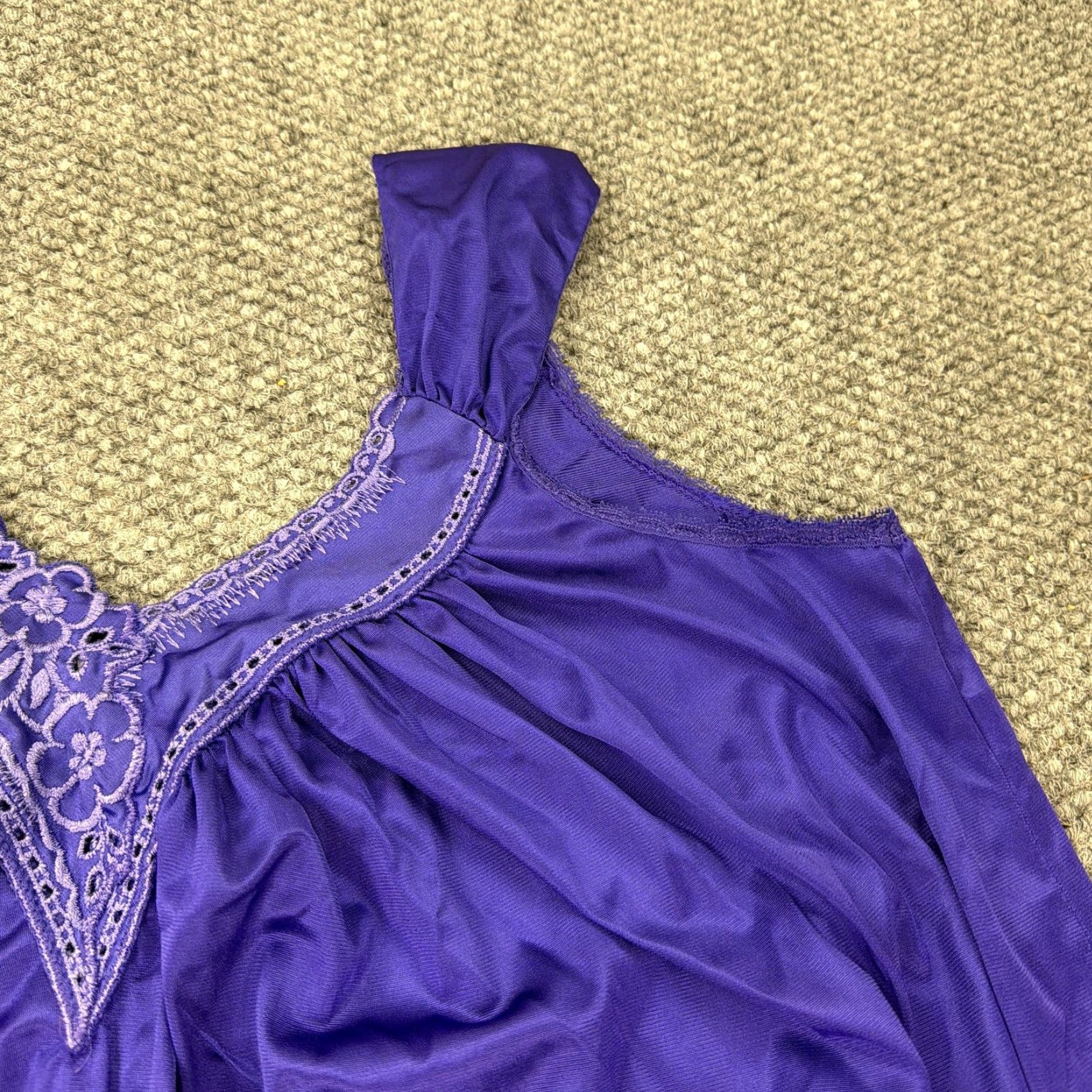 Vintage VINTAGE Vanity Fair Nightgown Womens Small Purple Nylon Lace Sleepwear 80s Size ONE SIZE - 3 Thumbnail