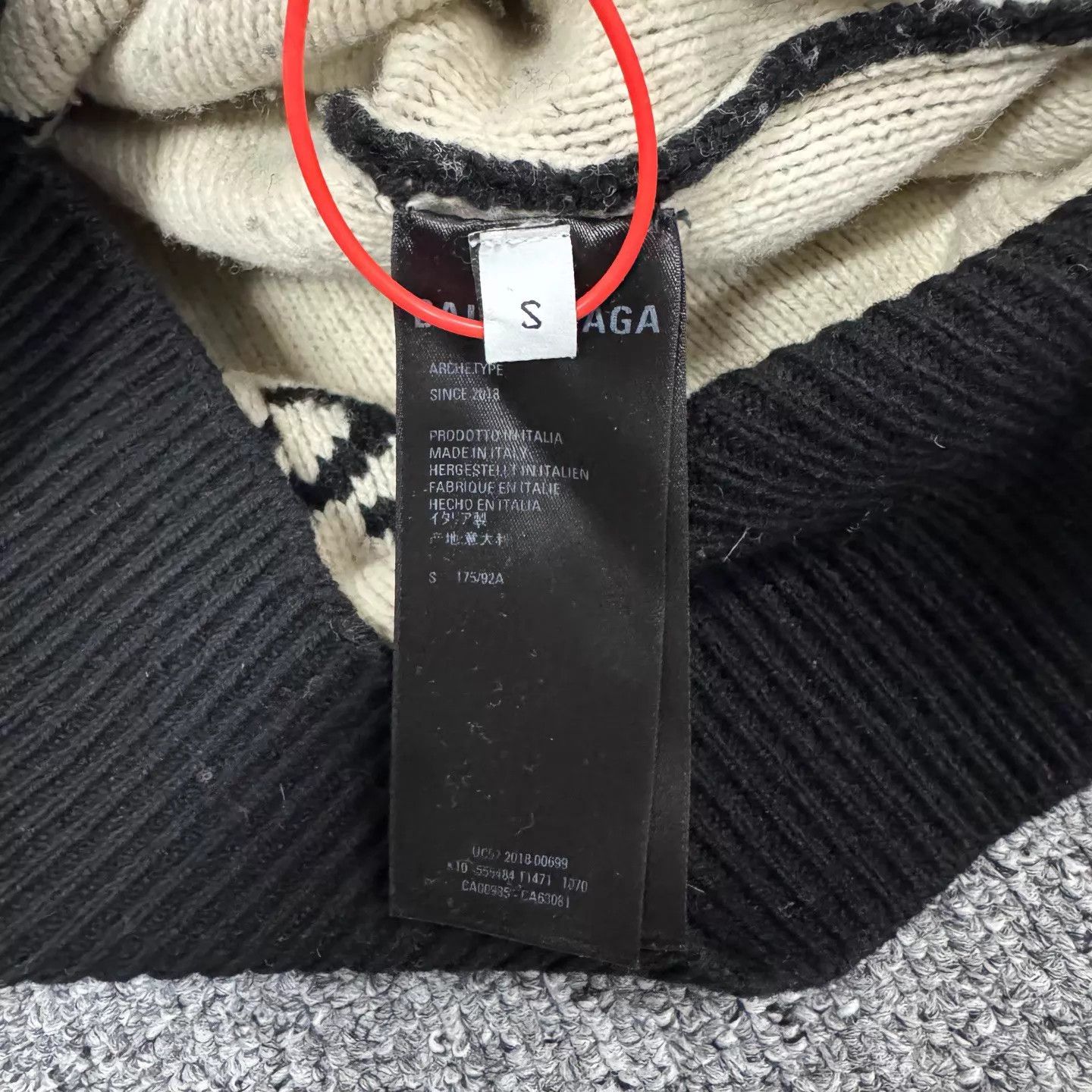 Balenciaga Balenciaga Black Allover Text Knit Sweater S 99new Size S / US 4 / IT 40 - 6 Thumbnail