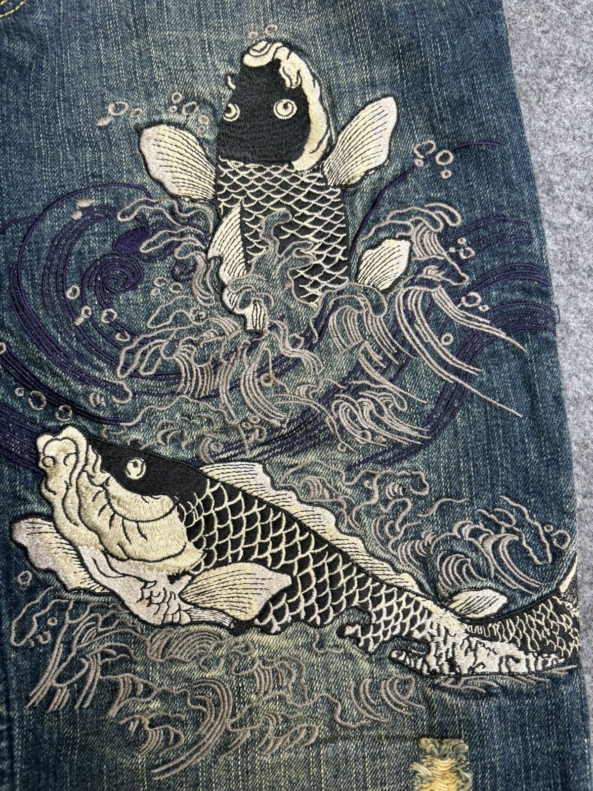 Japanese Brand 💥KARAKURI TAMASHI Koi Fish Embroided Distressed Denim F551 Size US 31 - 11 Thumbnail