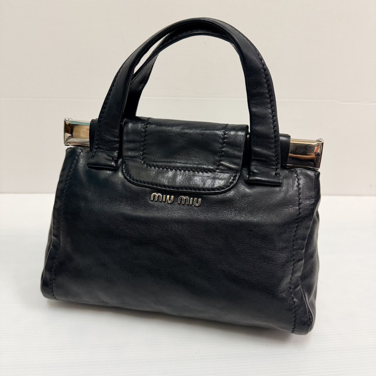 Miu Miu Miu Miu Black Leather Vitella Turnlock Satchel Bag Size ONE SIZE - 2 Thumbnail