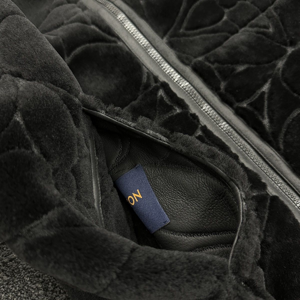 Louis Vuitton Louis Vuitton LV Flower Reversible Shearling Jacket IT48 Size US M / EU 48-50 / 2 - 17 Thumbnail