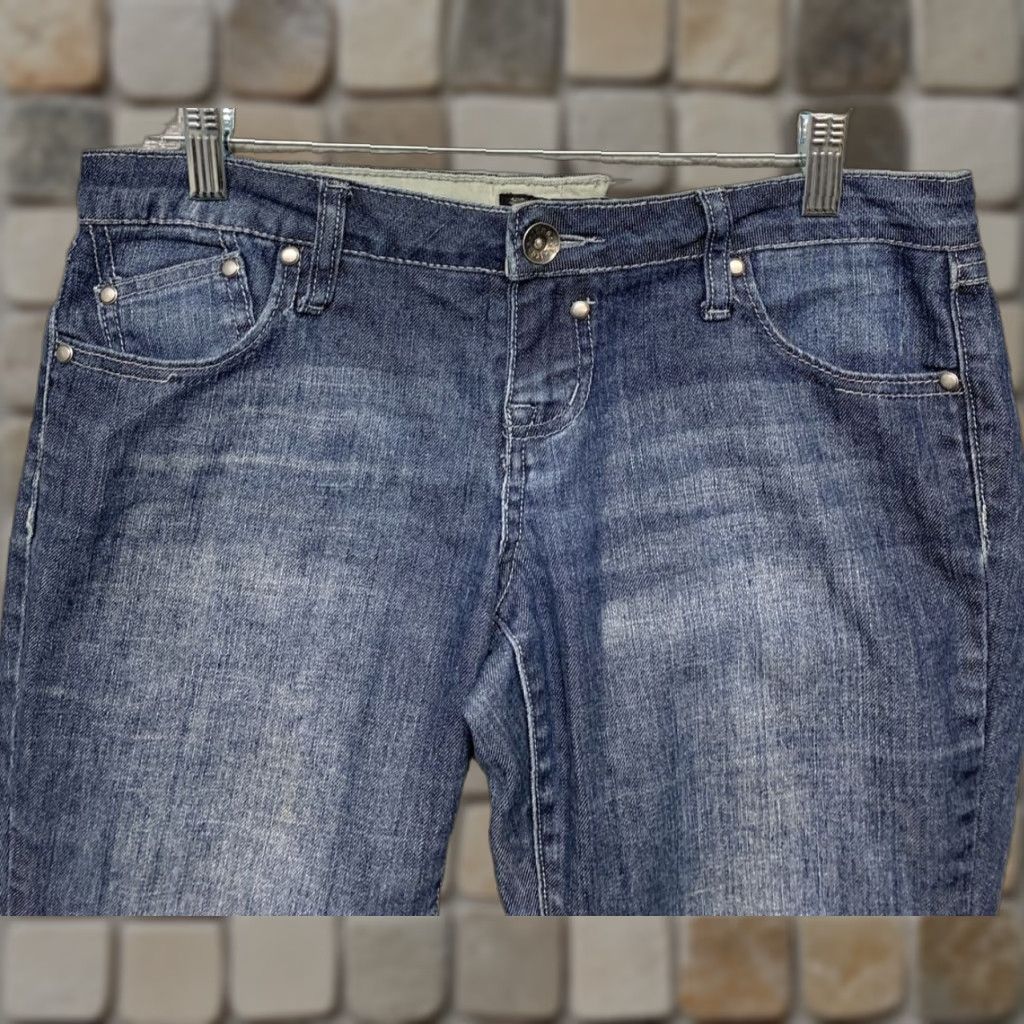 Vintage ZD Blue Jeans Womens Size 9 Low Rise 33W x 31.5L Dark Wash Rivets Embellished 5-Pocket Design Womens Jeans Slim Regular Size 30" / US 8 / IT 44 - 1 Thumbnail